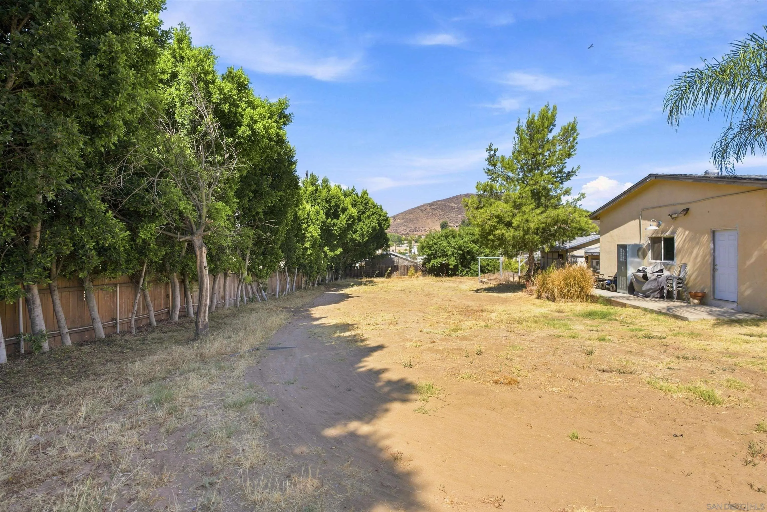 https://cdn.realtyfeed.com/cdn/127/260020115/ed46f614016f3ac559550061e772d7d2.webp