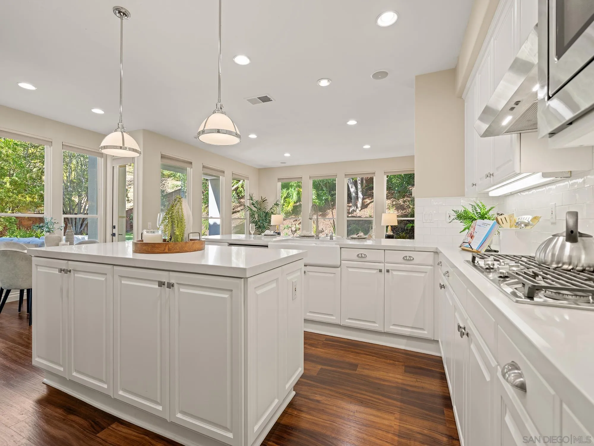 https://cdn.realtyfeed.com/cdn/127/260020118/8152781081cc919d3181c5eefd091096.webp