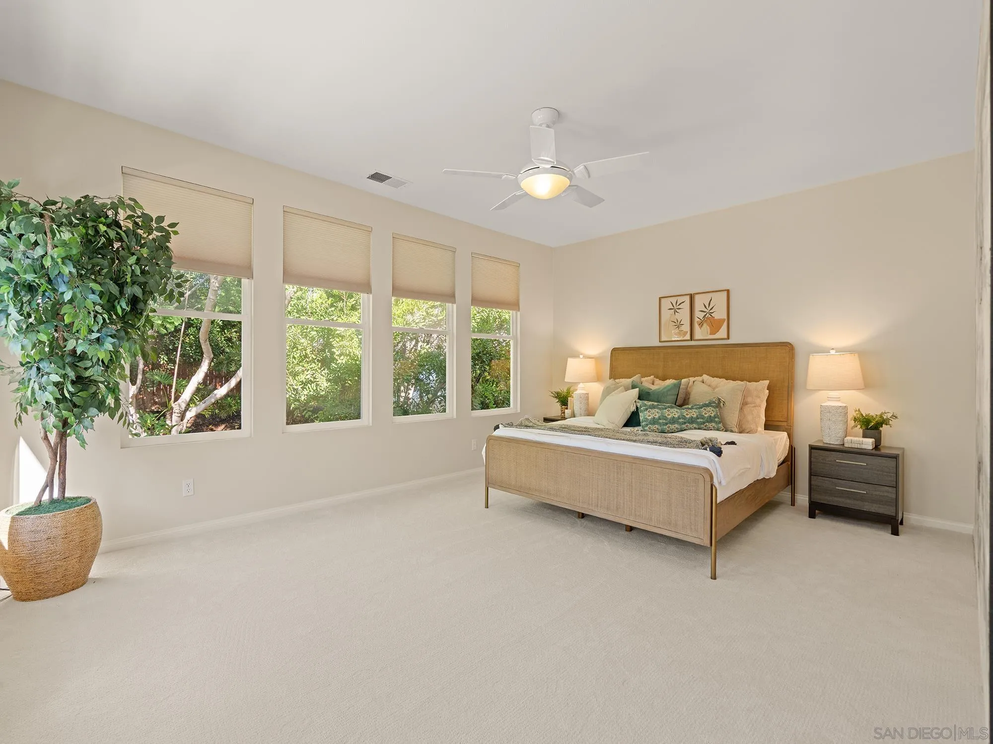 https://cdn.realtyfeed.com/cdn/127/260020118/d2c448ca20af90af025dc0a9a23cd0d1.webp