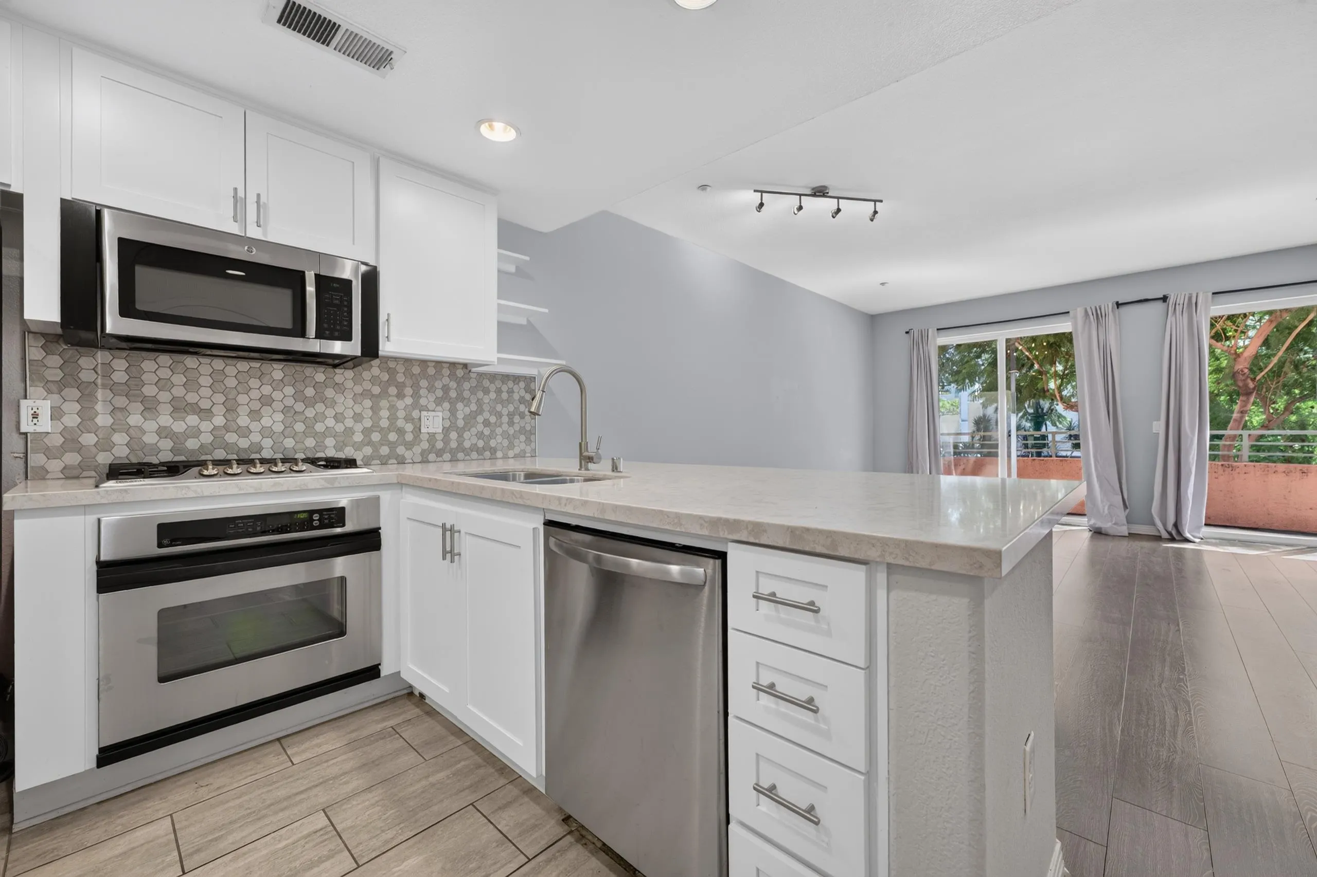 Photo #6: 260020119 Listing: Photo #6