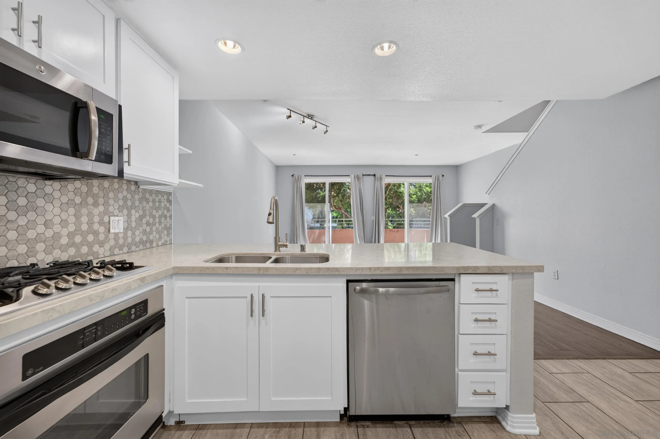Photo #8: 260020119 Listing: Photo #8