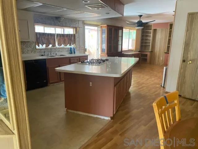 https://cdn.realtyfeed.com/cdn/127/260020133/f4a4f8fe898ef2a1f564b7427fd444e4.webp