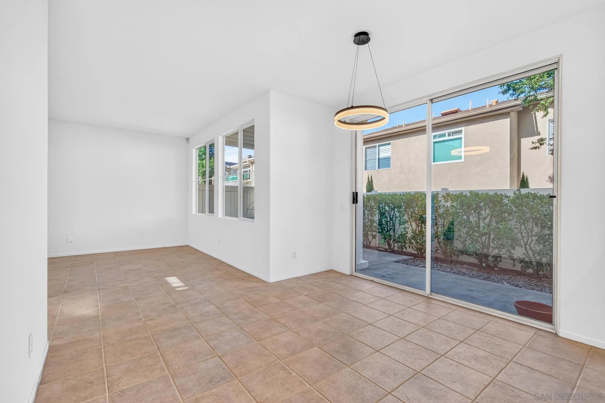 https://cdn.realtyfeed.com/cdn/127/260020136/ac77cbf338792982ec8ad6baf5b4cfbe.webp