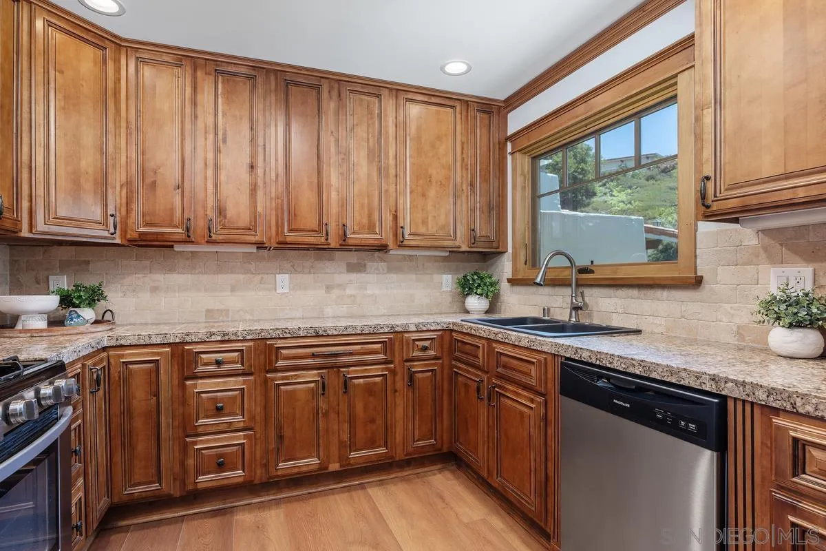 Photo #10: 260020140 Listing: Photo #10