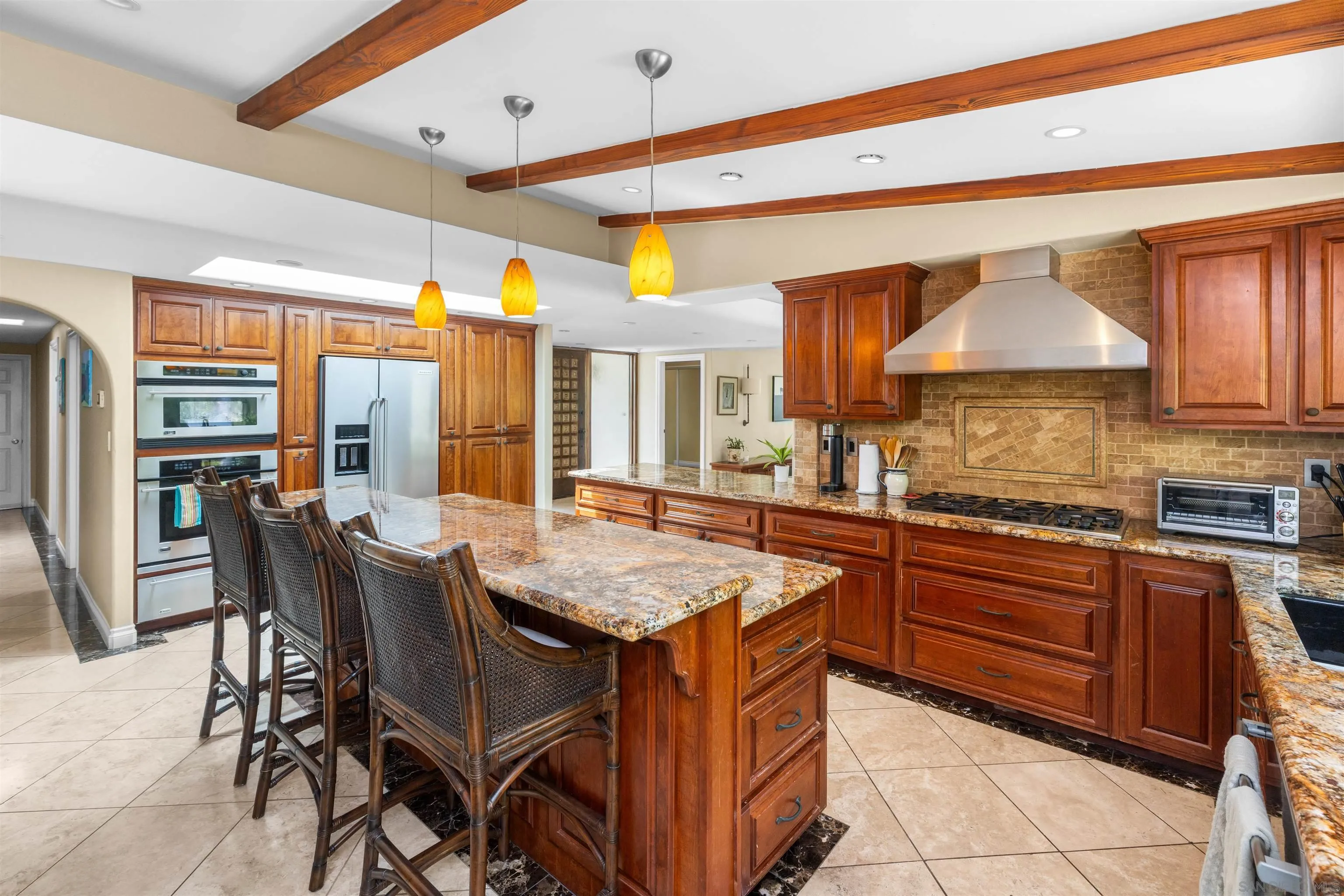 https://cdn.realtyfeed.com/cdn/127/260020143/674b3c8898eccf58203171f0588a8475.webp