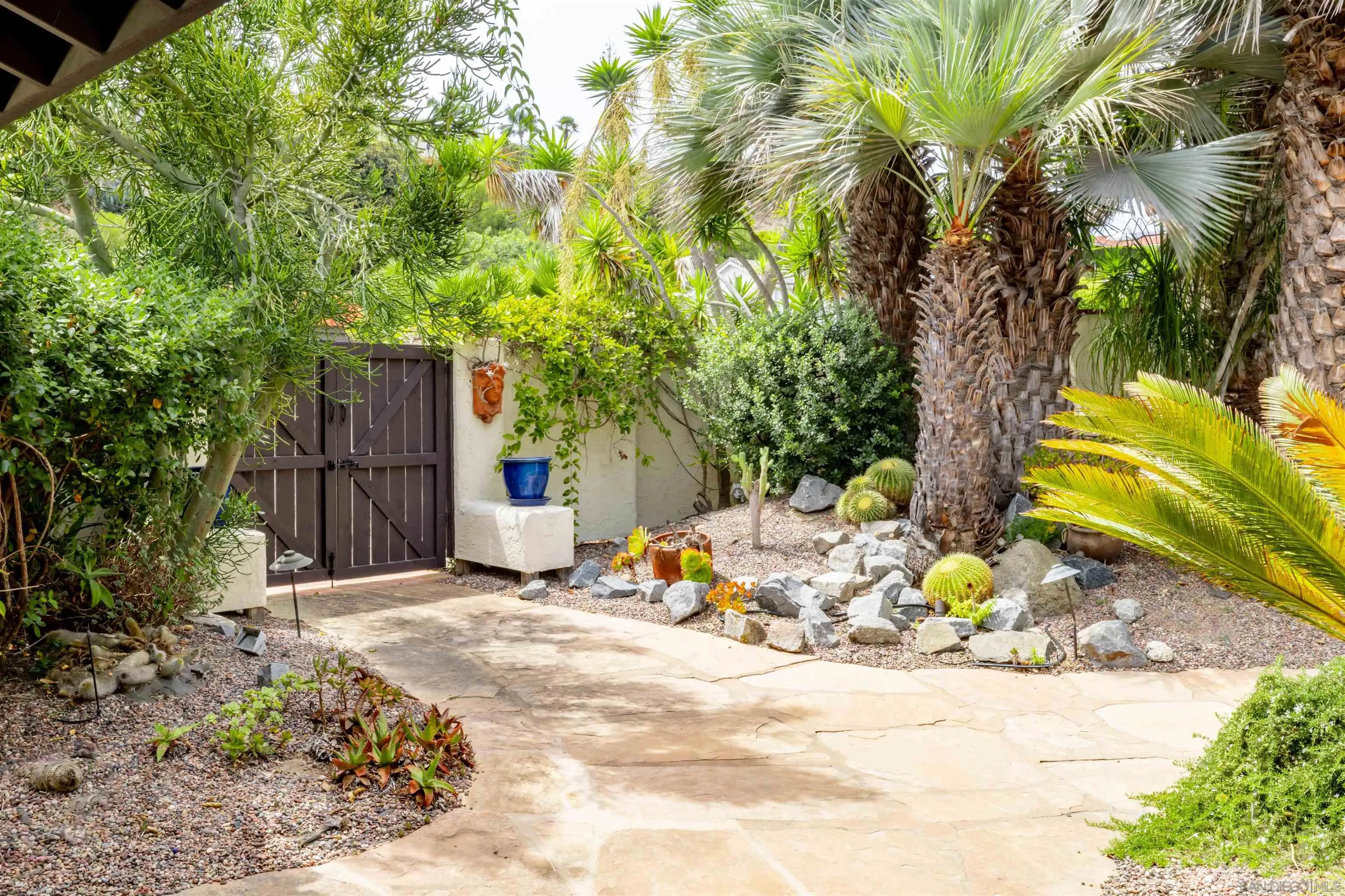 https://cdn.realtyfeed.com/cdn/127/260020143/e7099f7db79c9c04f3e264b2cbd8253f.webp