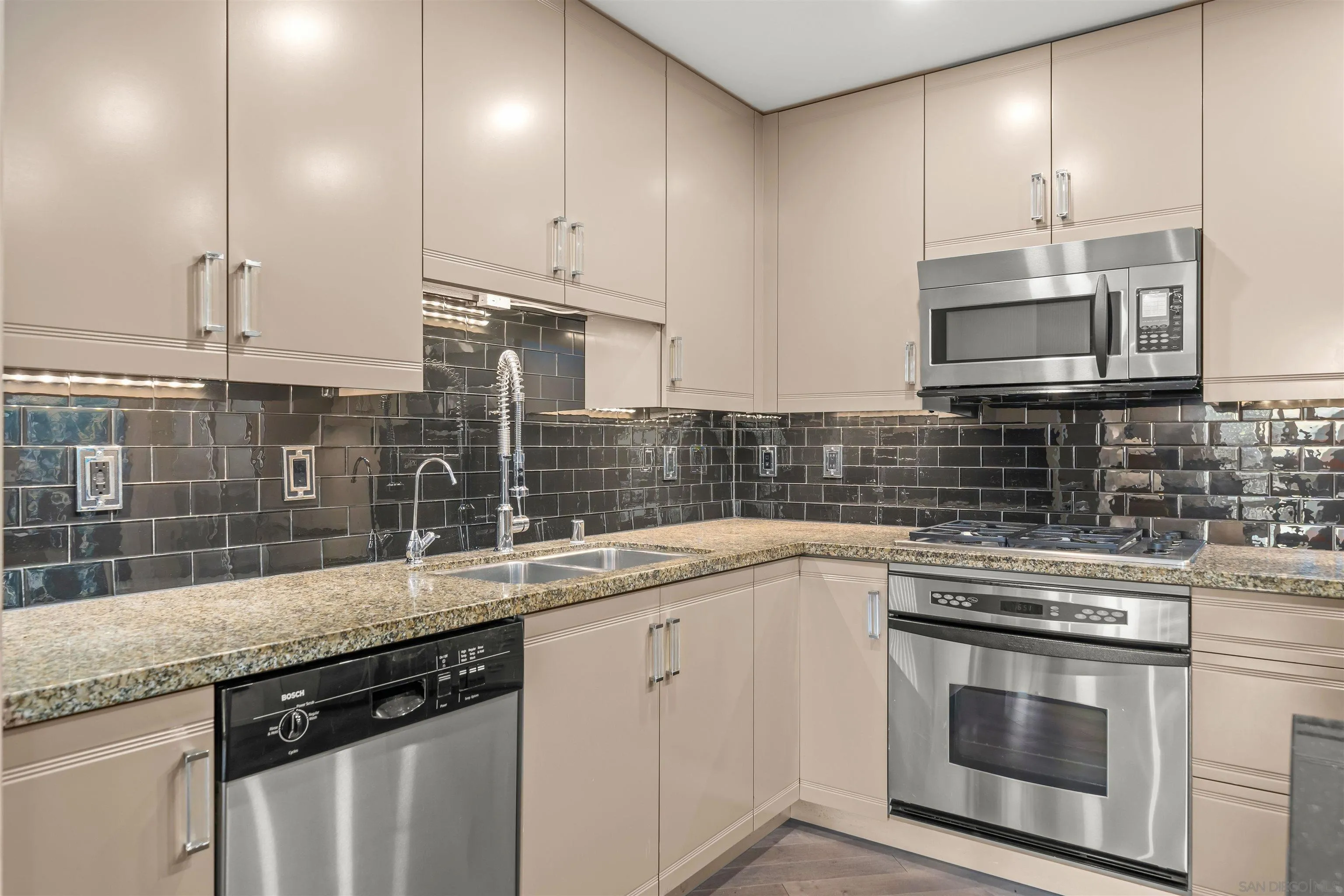 Photo #12: 260020145 Listing: Photo #12