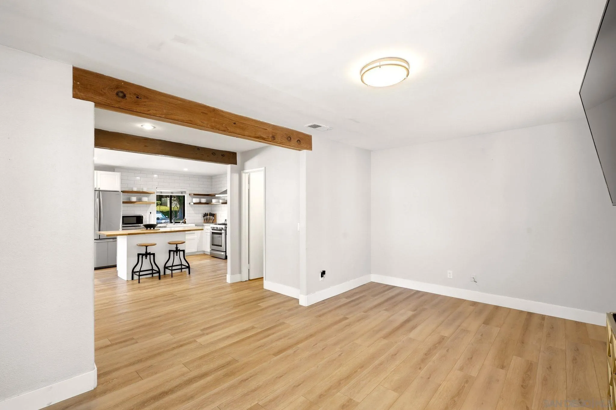 https://cdn.realtyfeed.com/cdn/127/260020149/1b84c29c707fca8a9ef17de6ab667131.webp