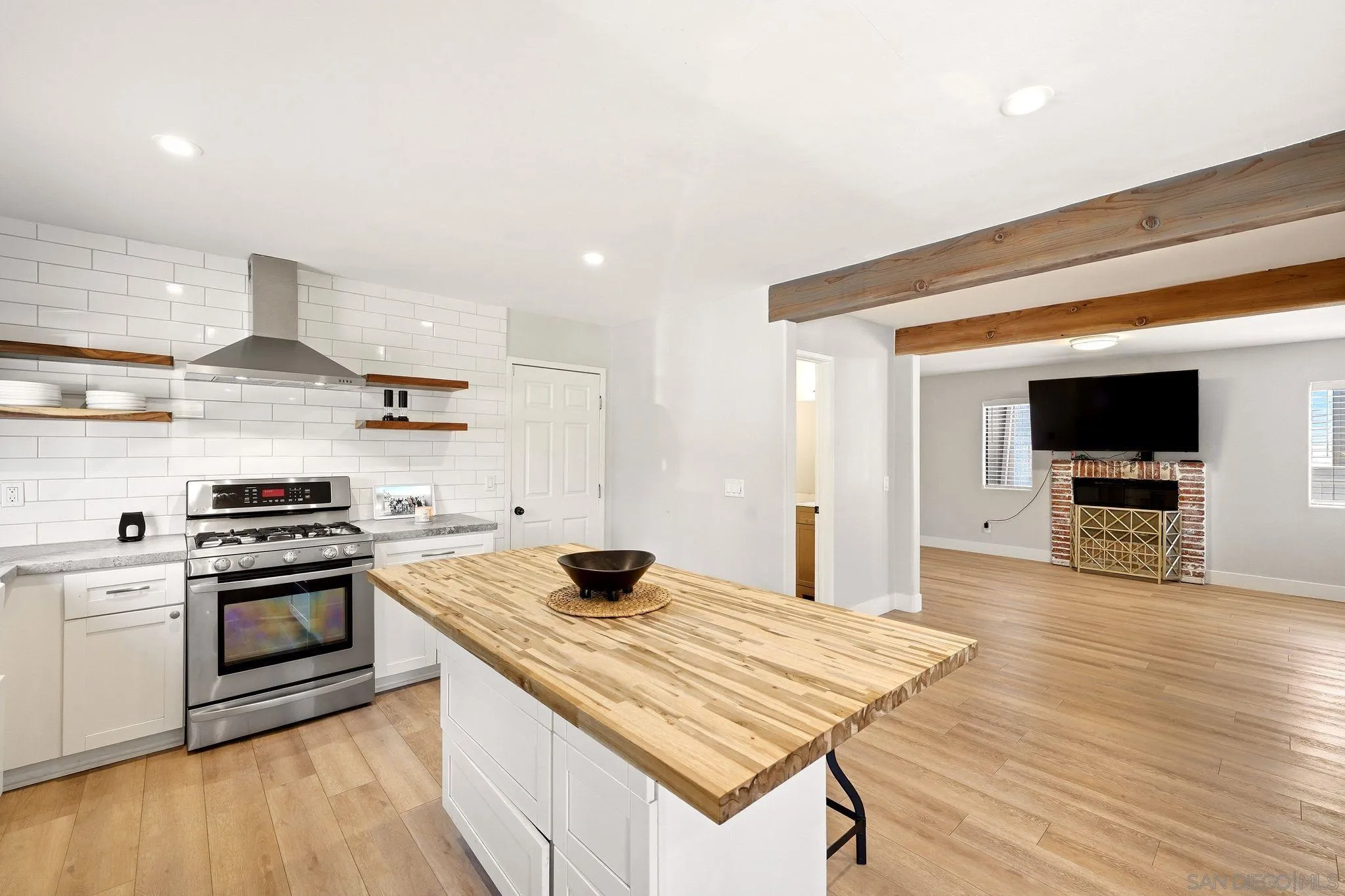 https://cdn.realtyfeed.com/cdn/127/260020149/2623352604781d77a36da023f7c20bd7.webp