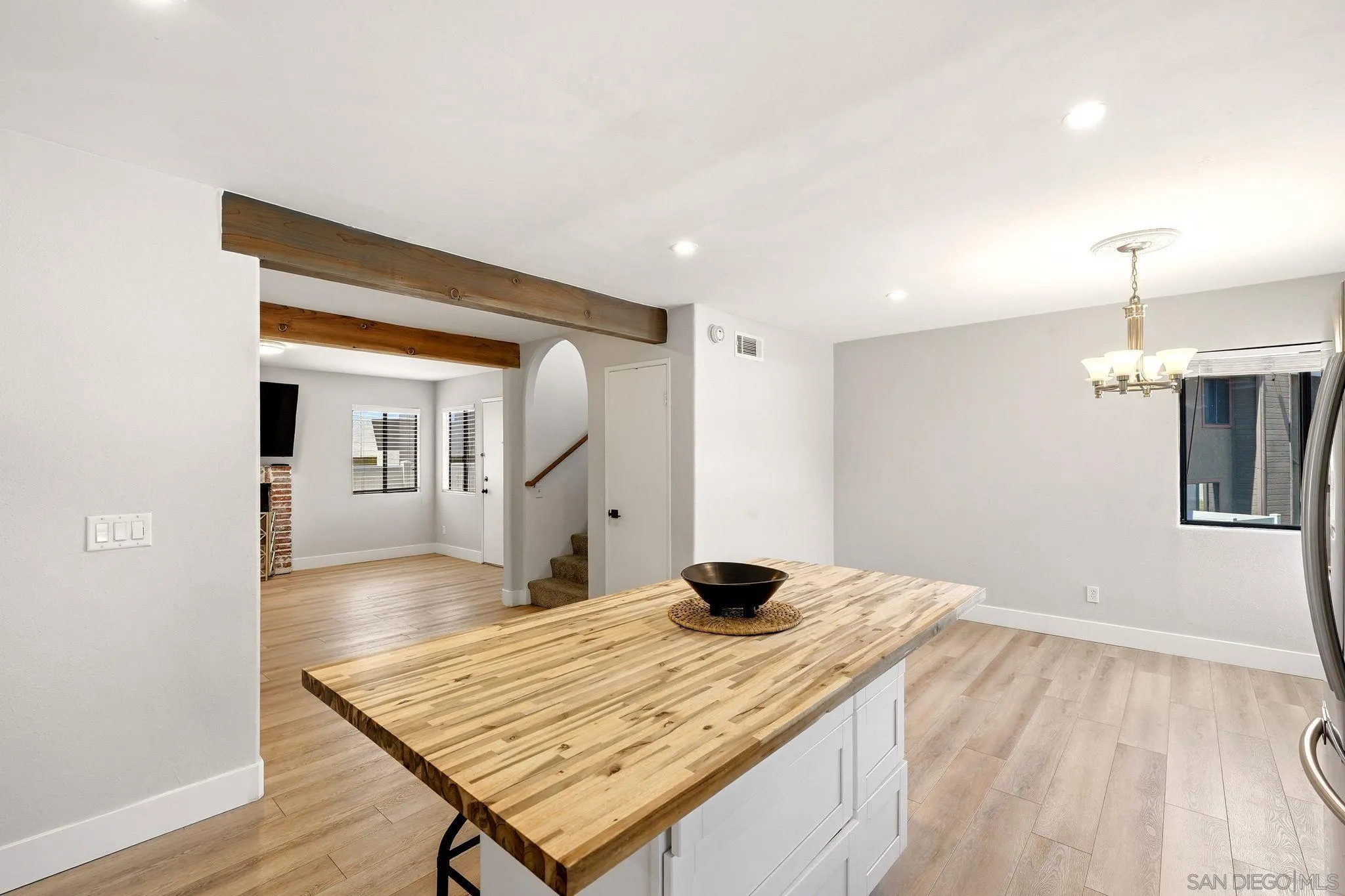 https://cdn.realtyfeed.com/cdn/127/260020149/2bc458b39cfdd65848cbc16158ec035e.webp