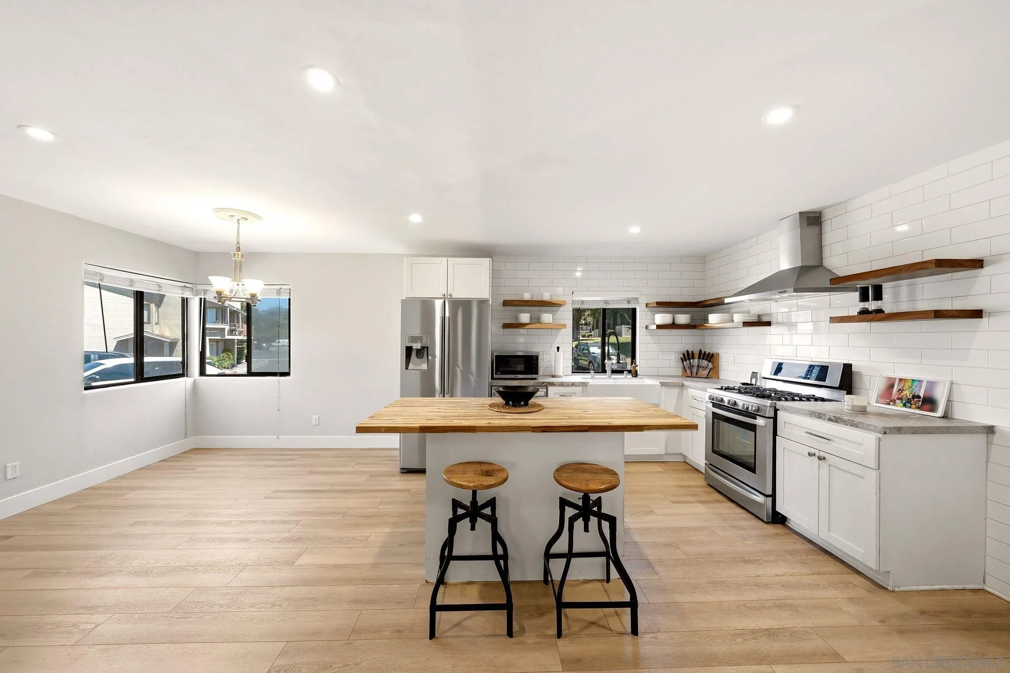 https://cdn.realtyfeed.com/cdn/127/260020149/506bf1c7a4e11dfd28bd1032c2645d10.webp