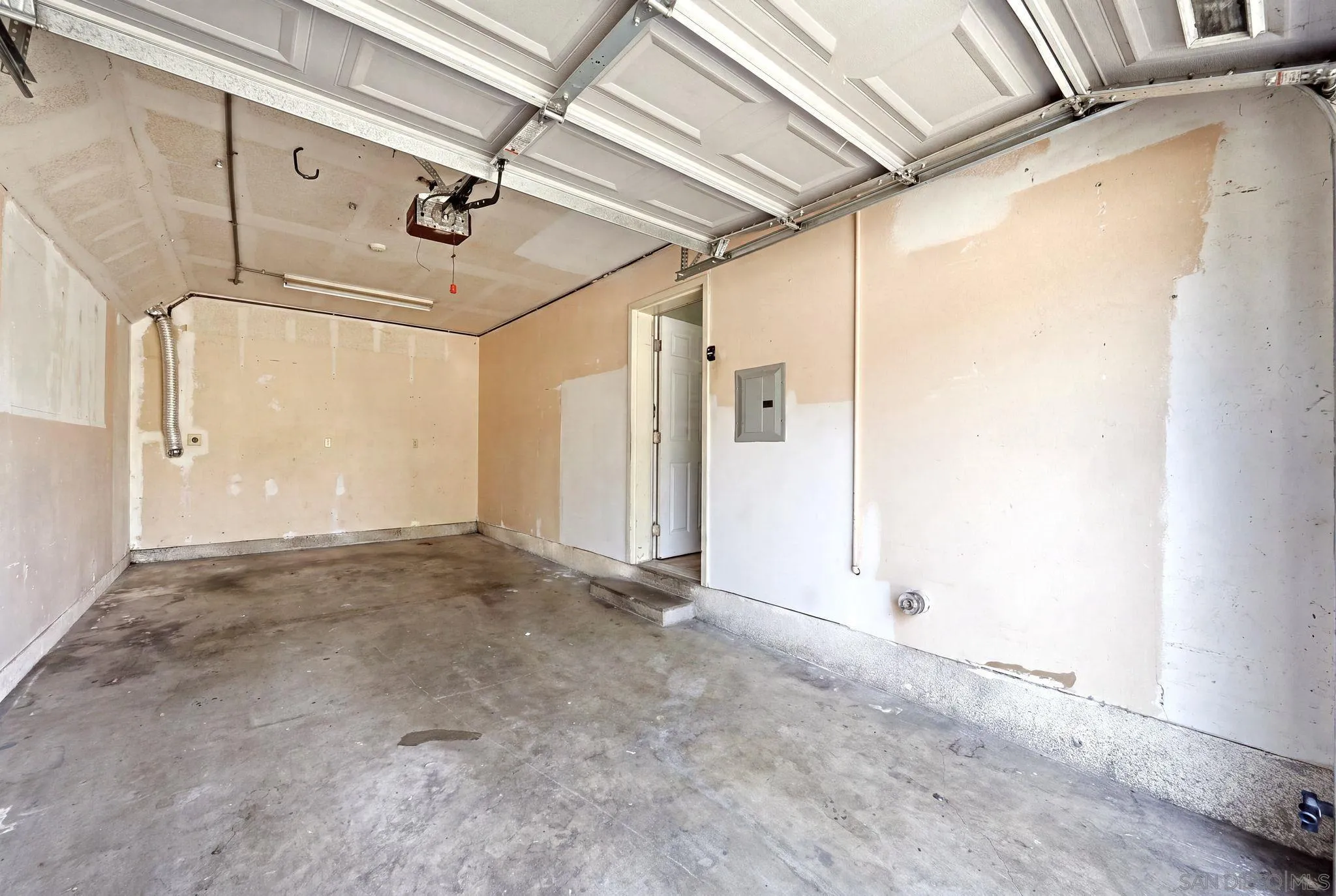 https://cdn.realtyfeed.com/cdn/127/260020149/65c67bdeb750796b70345b2d1db219db.webp