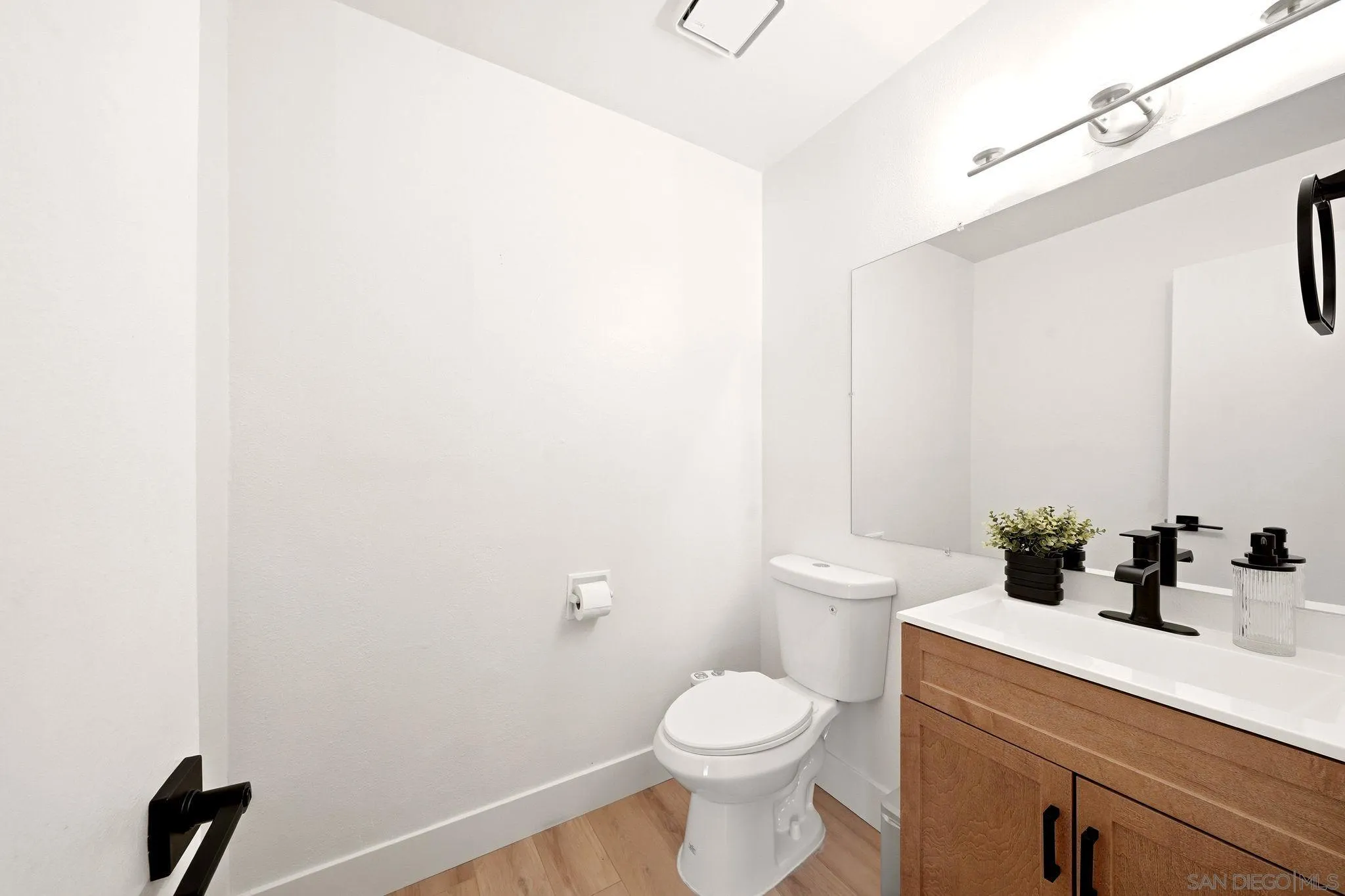 https://cdn.realtyfeed.com/cdn/127/260020149/6ff42e2c63f9d3651a67b0377bf2e1bd.webp