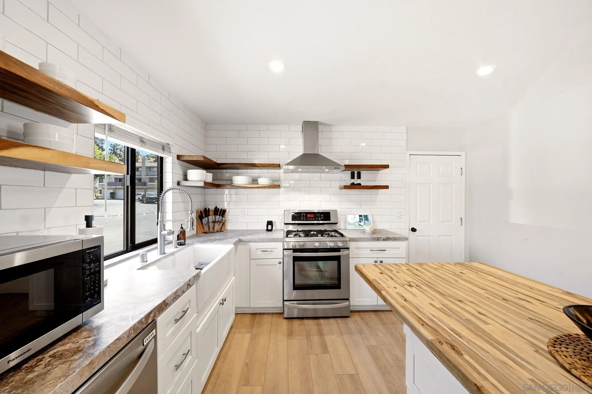 https://cdn.realtyfeed.com/cdn/127/260020149/78796902f5677b14190b4e647e8dd0bf.webp