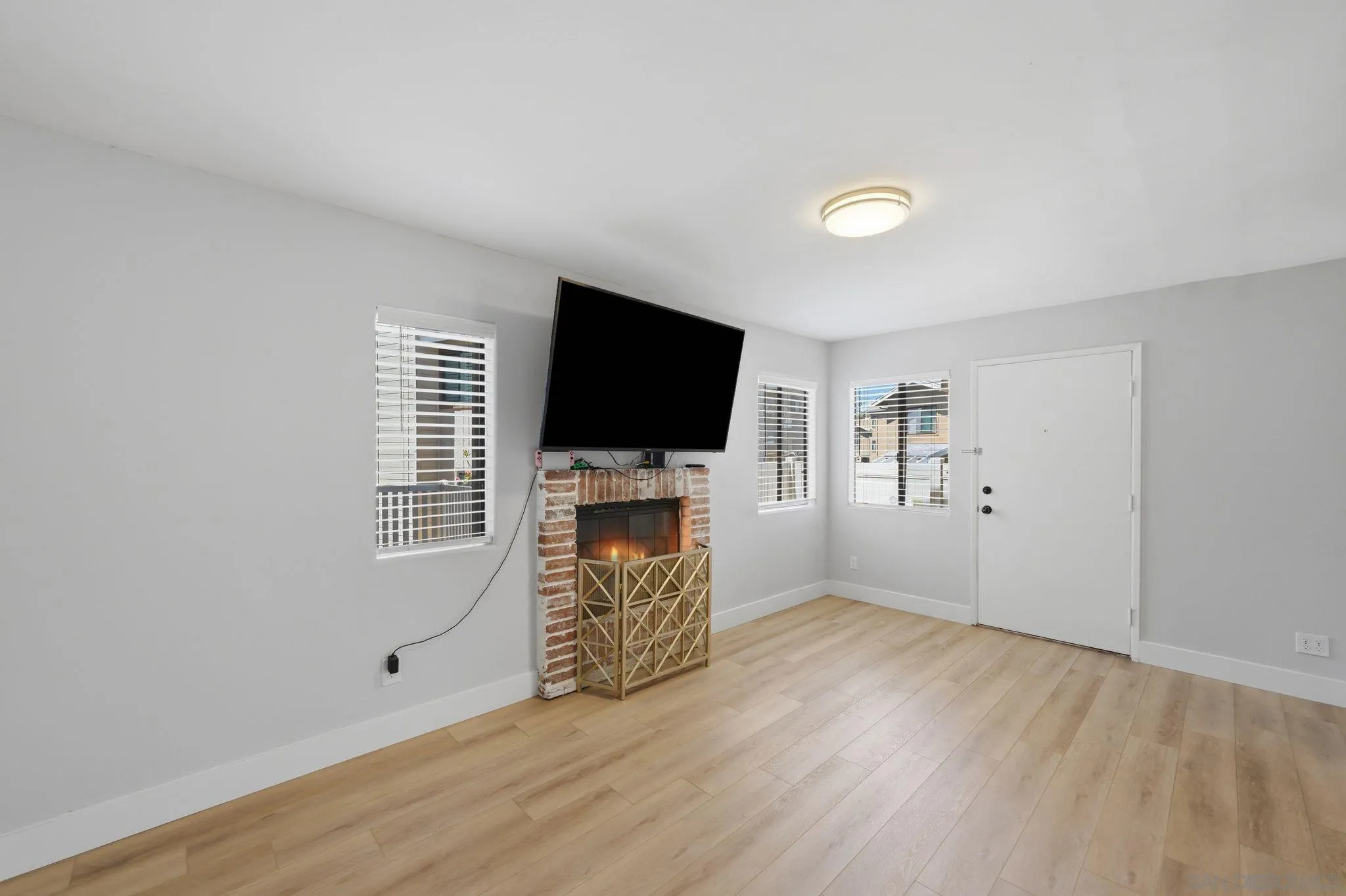 https://cdn.realtyfeed.com/cdn/127/260020149/954209c1109e2d0bc8b1cb81c8adc6f1.webp