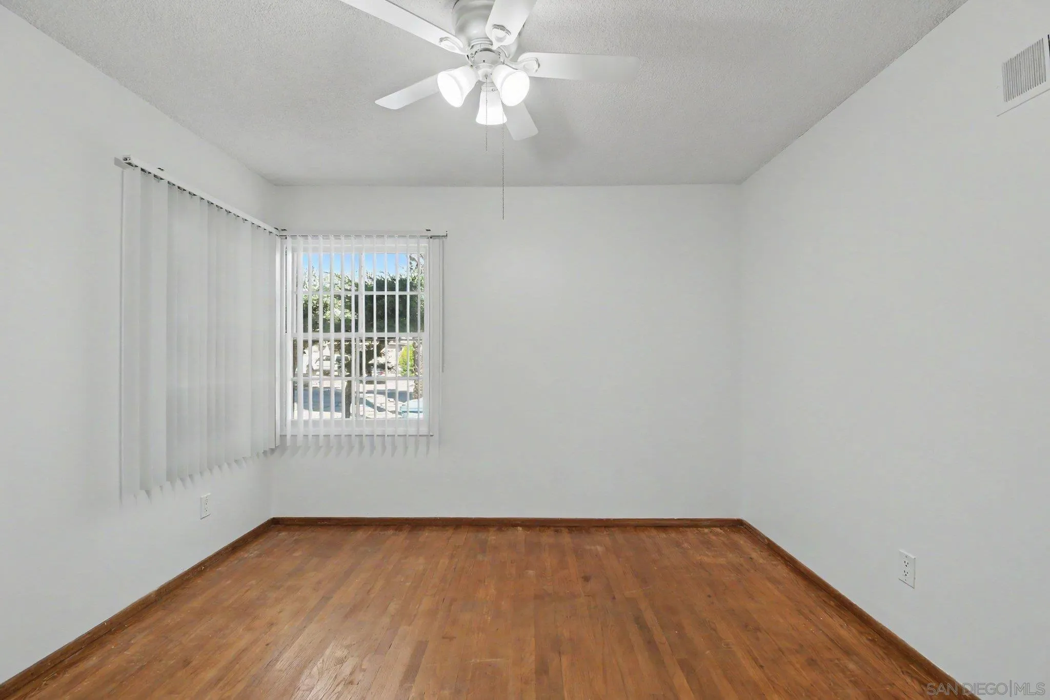 https://cdn.realtyfeed.com/cdn/127/260020154/2f975a52622d55f95ebca28ae9b43bc2.webp