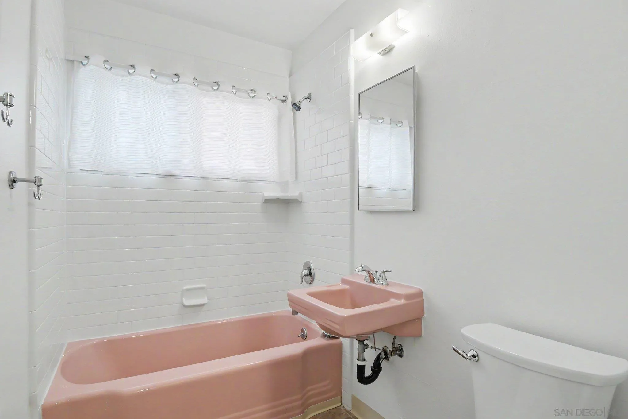 https://cdn.realtyfeed.com/cdn/127/260020154/5f7a9a8fc2b2faddfe0ea45b50ea566a.webp