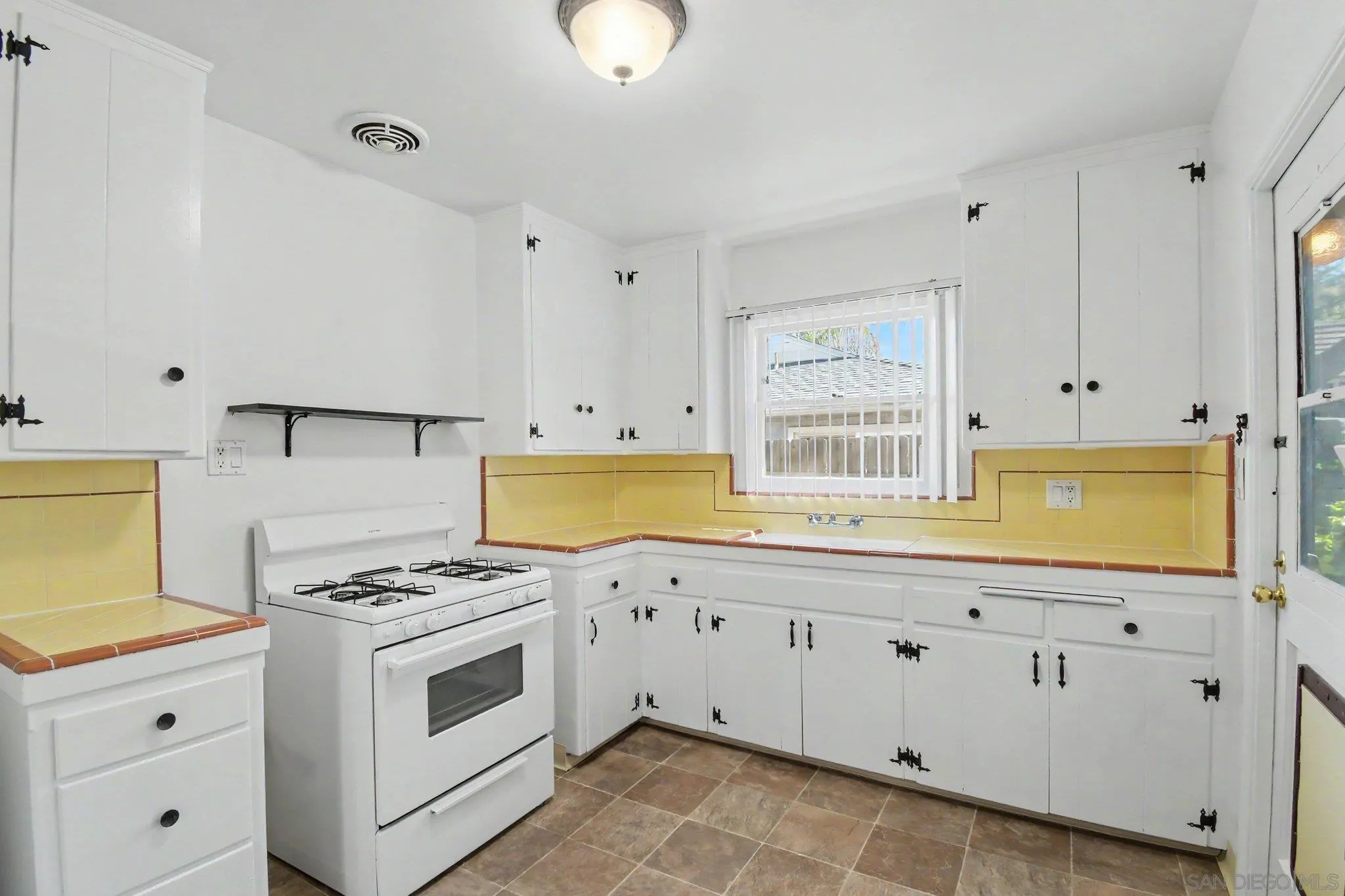 https://cdn.realtyfeed.com/cdn/127/260020154/a3018b55992546ae70e02730f463f226.webp