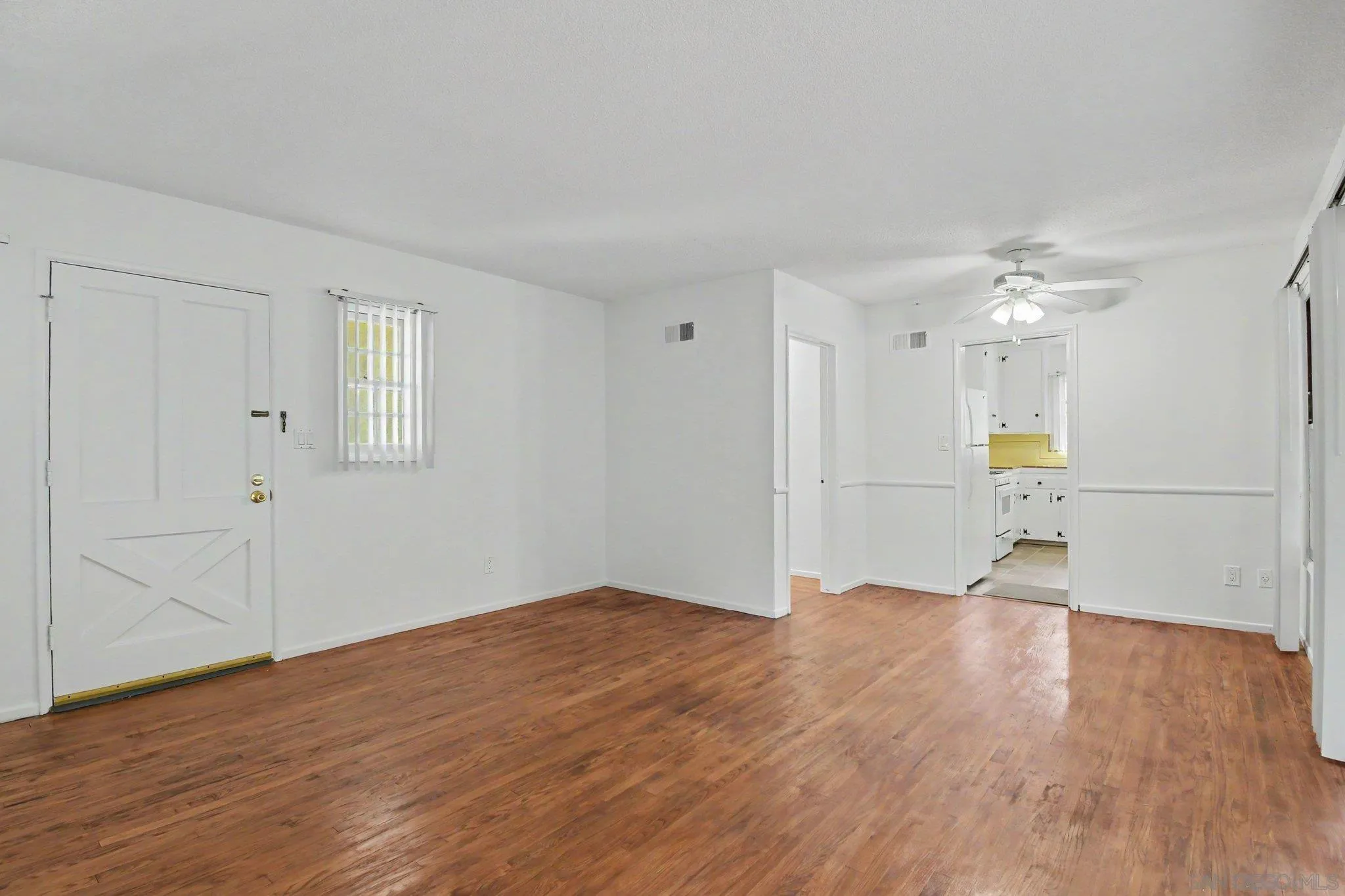 https://cdn.realtyfeed.com/cdn/127/260020154/c53ce367e115dd9f94a41027277a3e33.webp