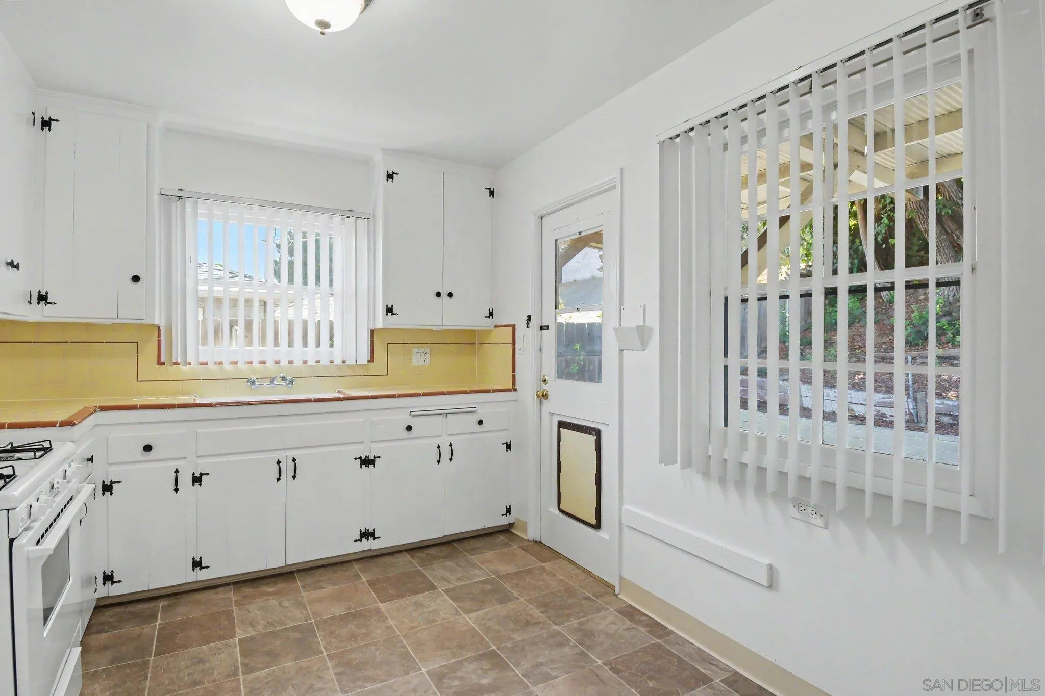 https://cdn.realtyfeed.com/cdn/127/260020154/dea3f065e2ca4f11b89ce5b024e07563.webp