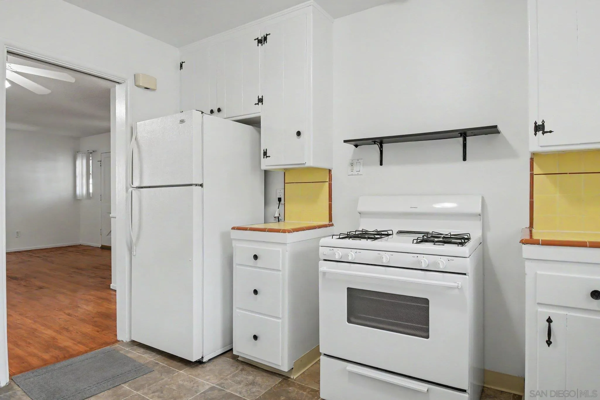 https://cdn.realtyfeed.com/cdn/127/260020154/ed4f99cbead676f445b1167fac0827d9.webp