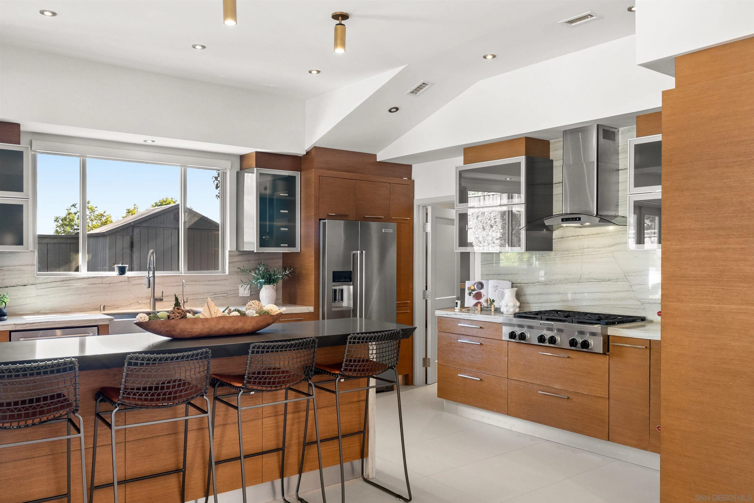 https://cdn.realtyfeed.com/cdn/127/260020160/17cc2a0e3c6373ecf2284fa9bd89776e.webp