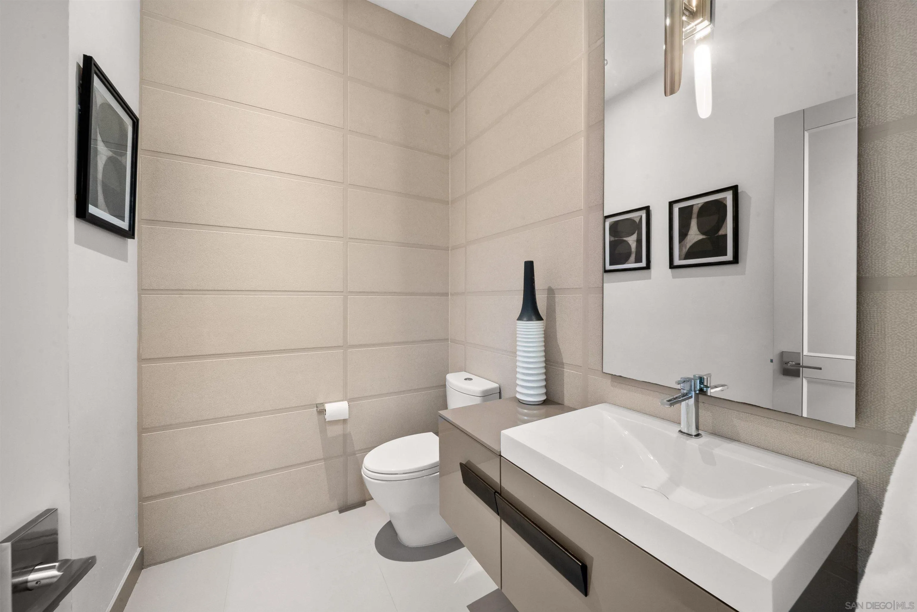 https://cdn.realtyfeed.com/cdn/127/260020160/1b09d94d9faeef047026756581fd782c.webp