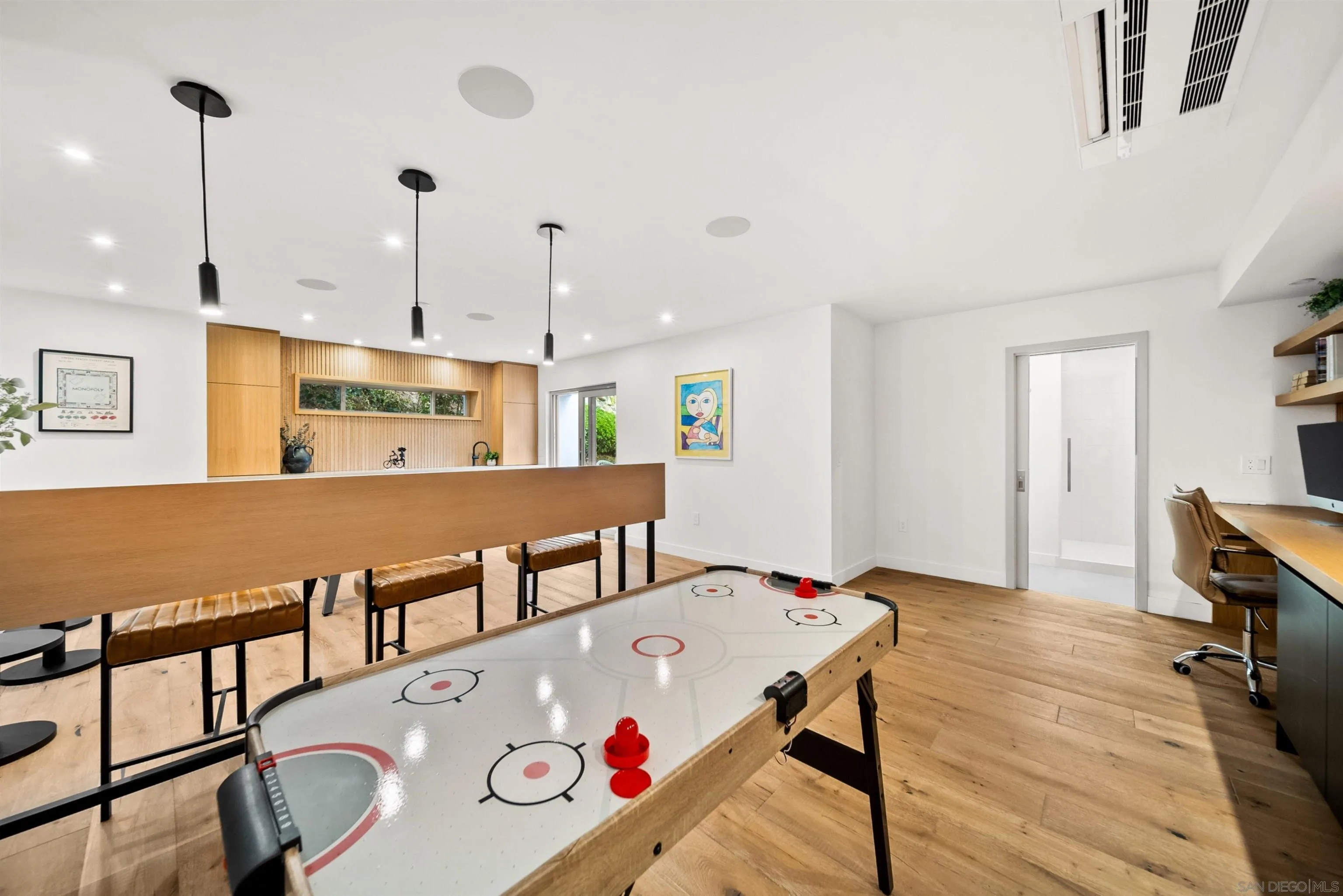 https://cdn.realtyfeed.com/cdn/127/260020160/1faf321ef0f995caa02bbdbd9cc599ba.webp