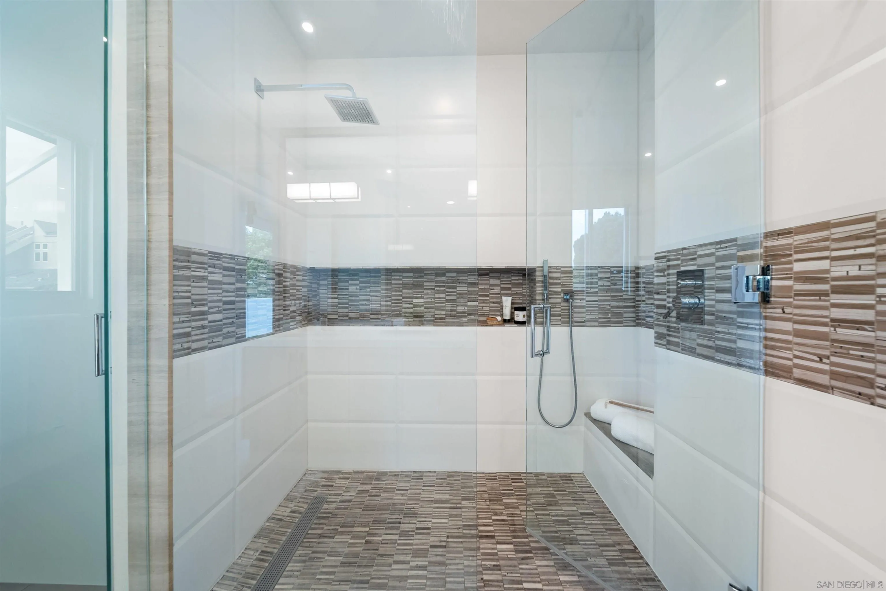 https://cdn.realtyfeed.com/cdn/127/260020160/34435072b5fee8ec7a3296e7c6357fd1.webp