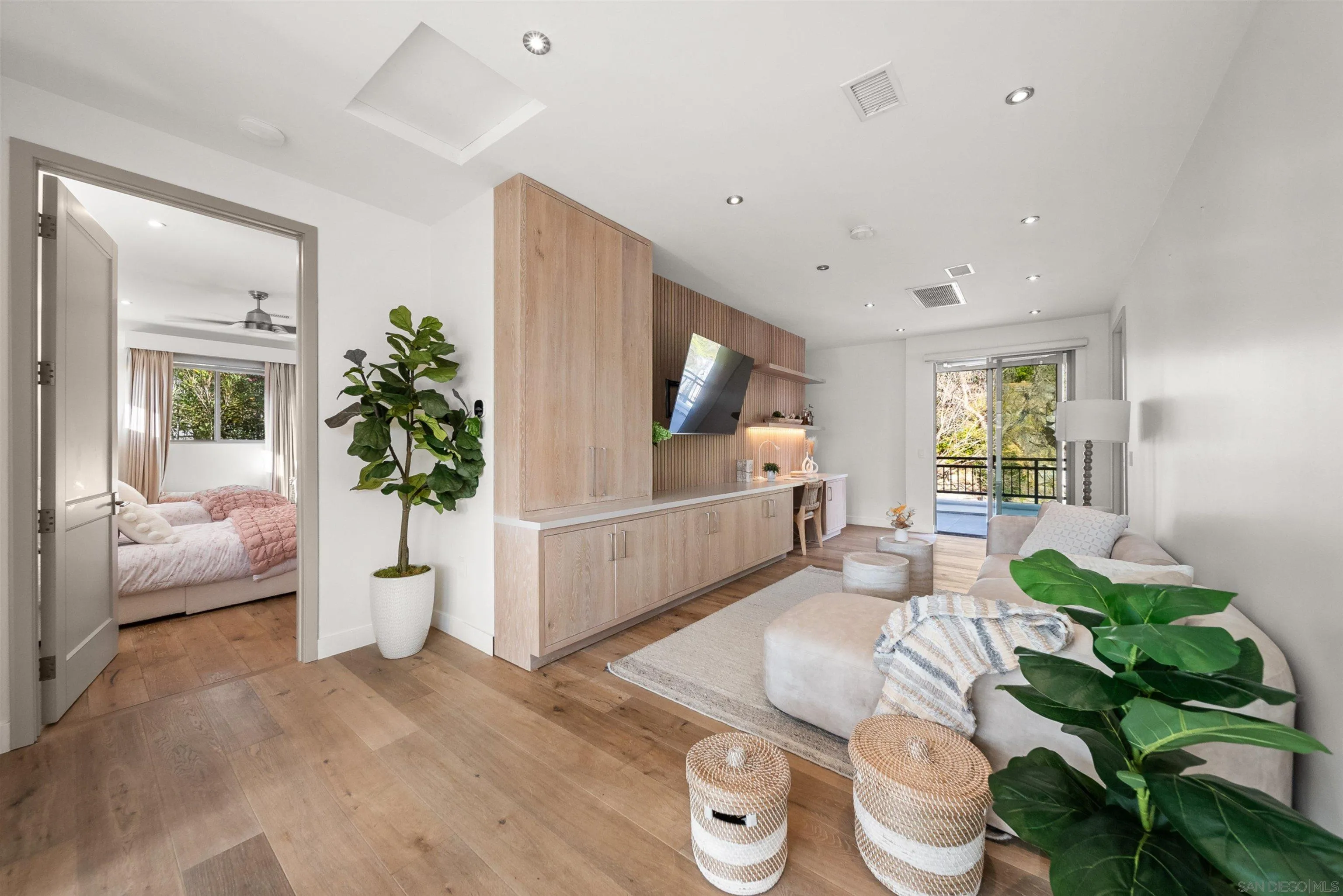 https://cdn.realtyfeed.com/cdn/127/260020160/62034f5ca95602540d208c2e4b4a4edb.webp