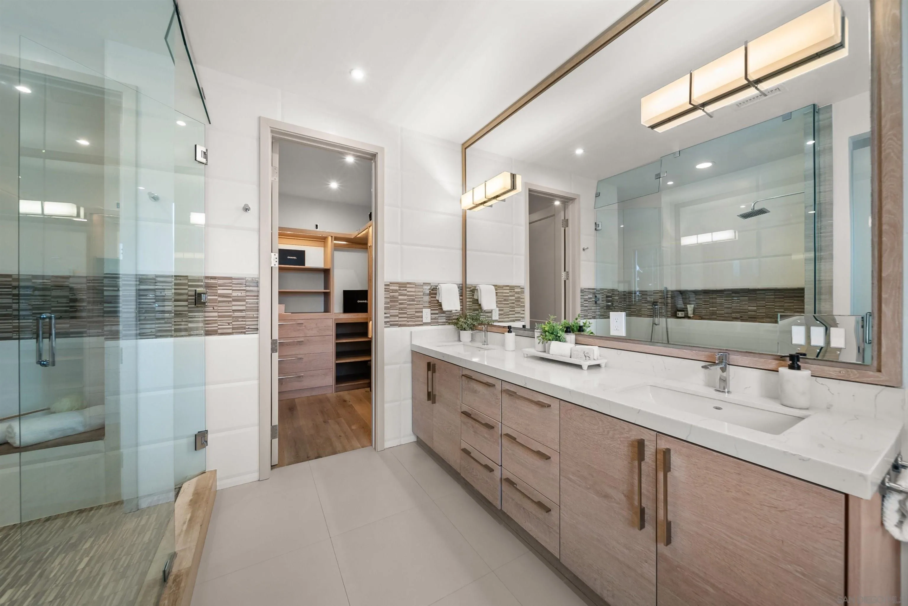 https://cdn.realtyfeed.com/cdn/127/260020160/85443d4b9bea0626f5945a3d92bd0d73.webp