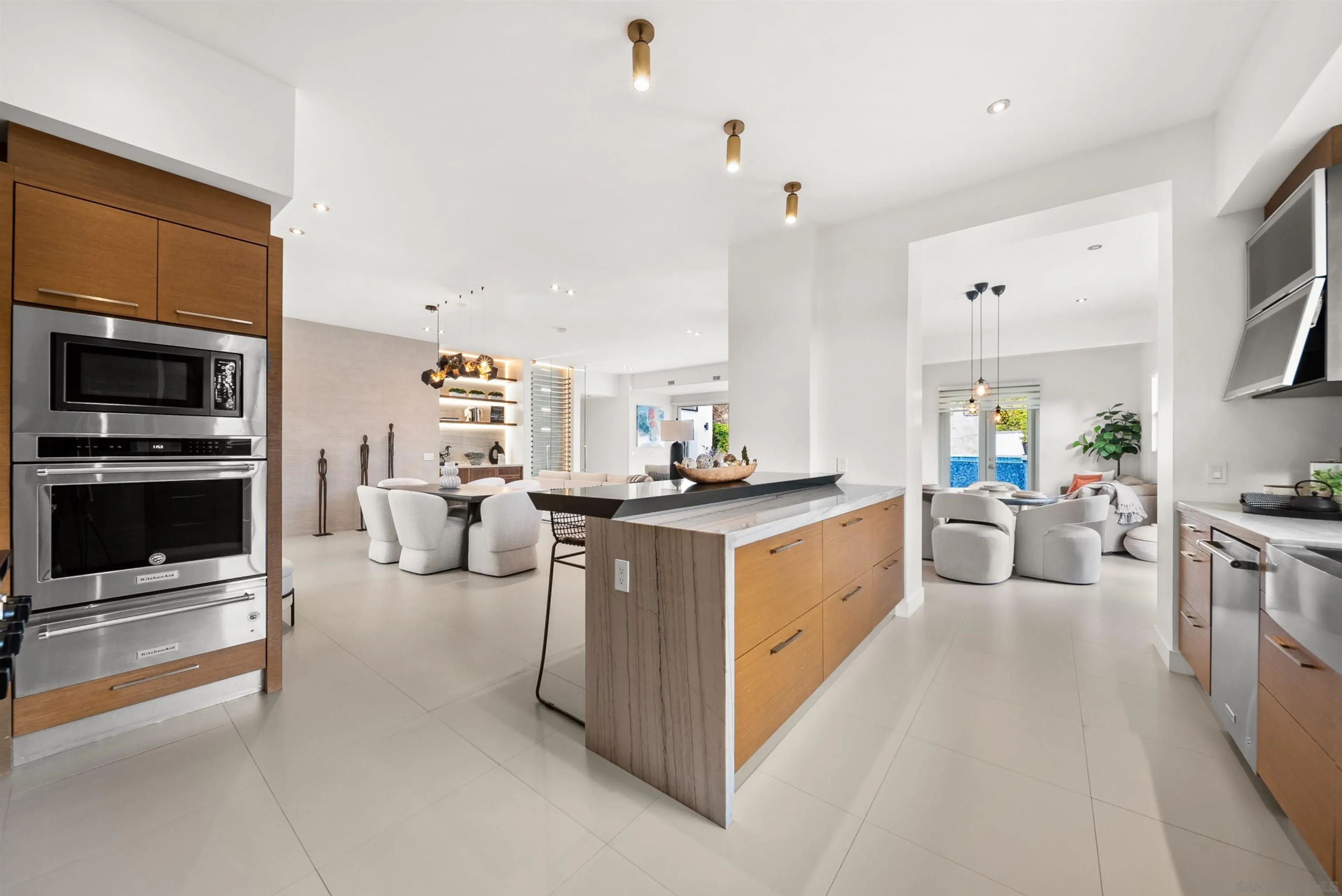 https://cdn.realtyfeed.com/cdn/127/260020160/9a56e53e6ab0363d8556c3d7a722fb1b.webp