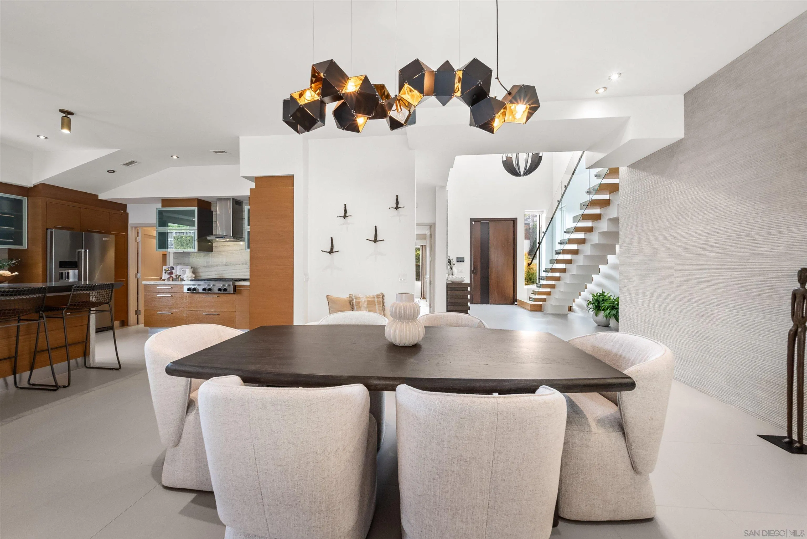 https://cdn.realtyfeed.com/cdn/127/260020160/dd54917438f6eac2202506ab1e6ea356.webp