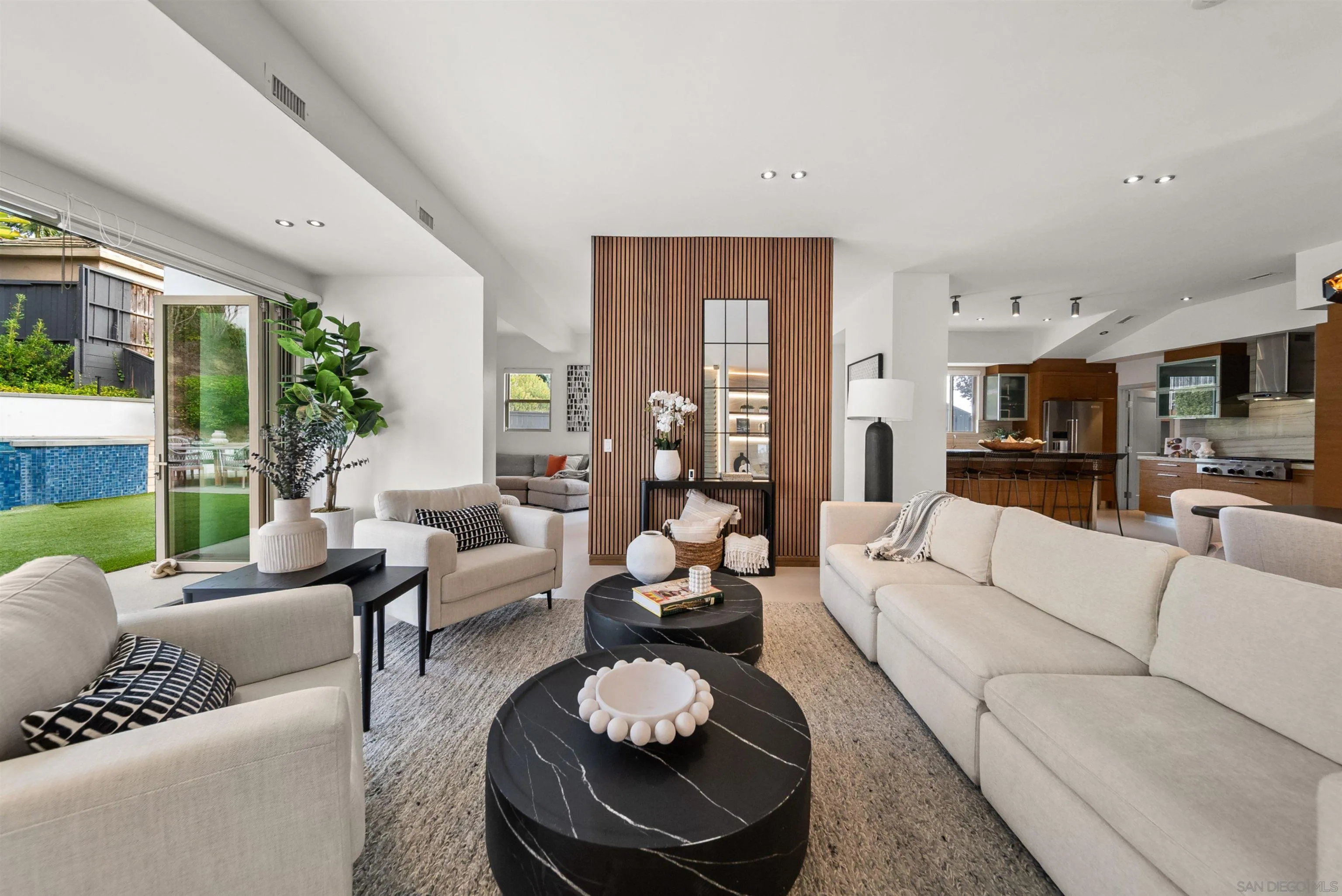 https://cdn.realtyfeed.com/cdn/127/260020160/fe56223140e6030bfa872da1552e6c1b.webp