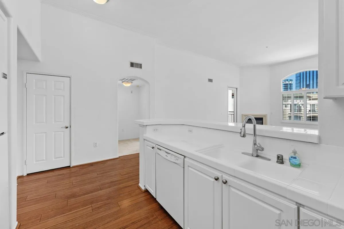 Photo #11: 260020162 Listing: Photo #11