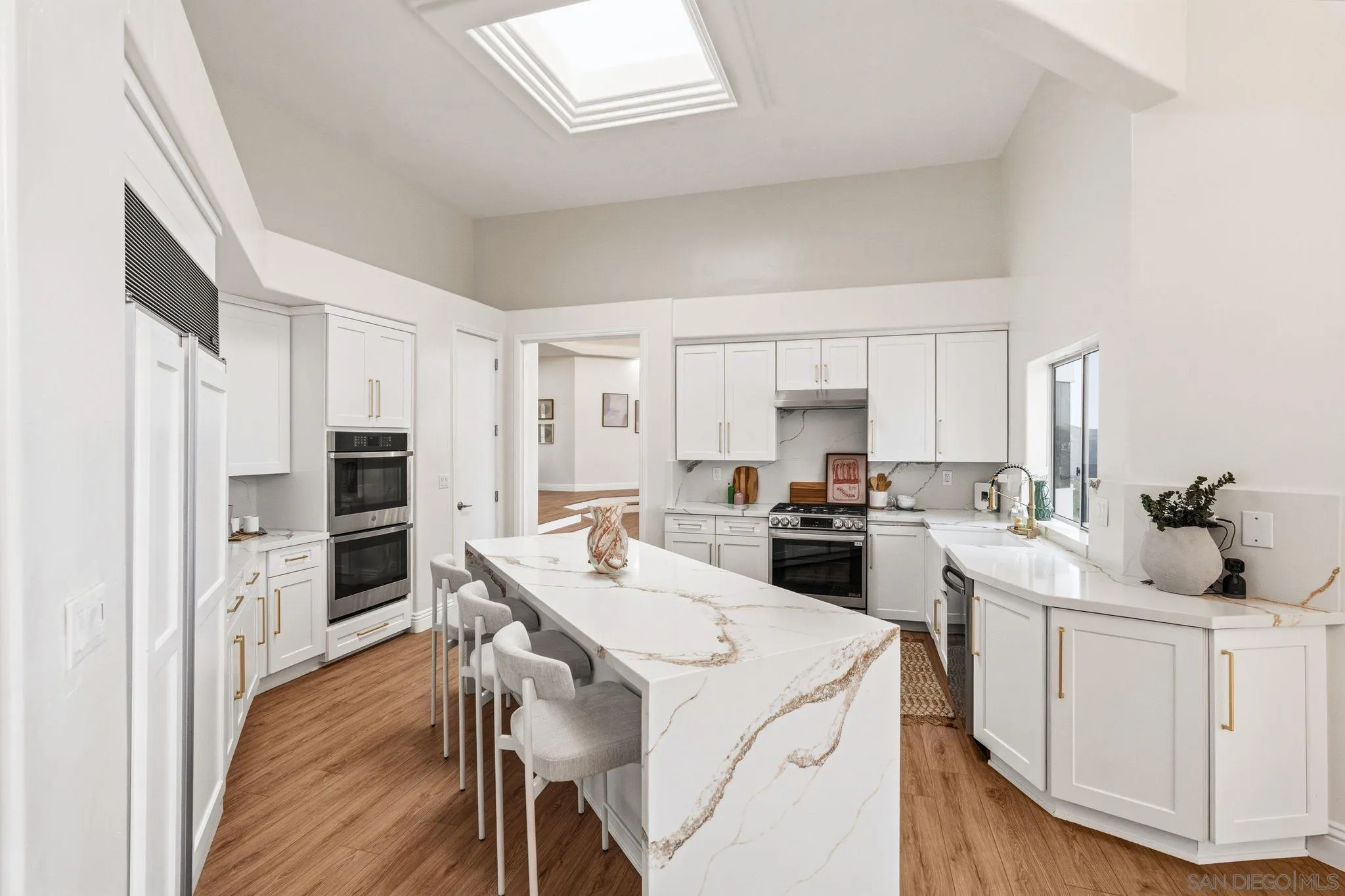https://cdn.realtyfeed.com/cdn/127/260020165/985d91a4a4b2d2ec6c7afede0523400f.webp