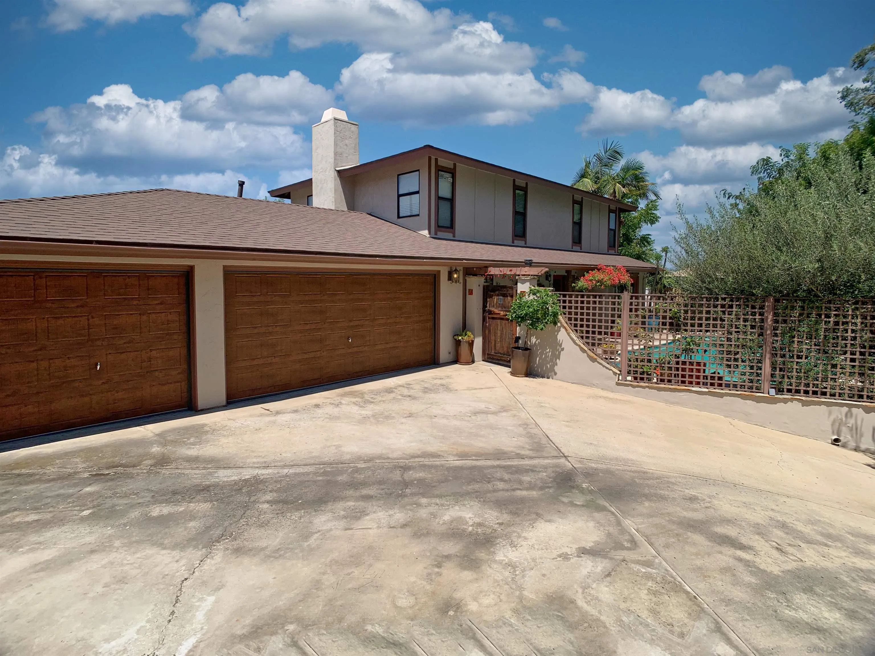 https://cdn.realtyfeed.com/cdn/127/260020166/debde551930ac77018af63629caf1fd7.webp
