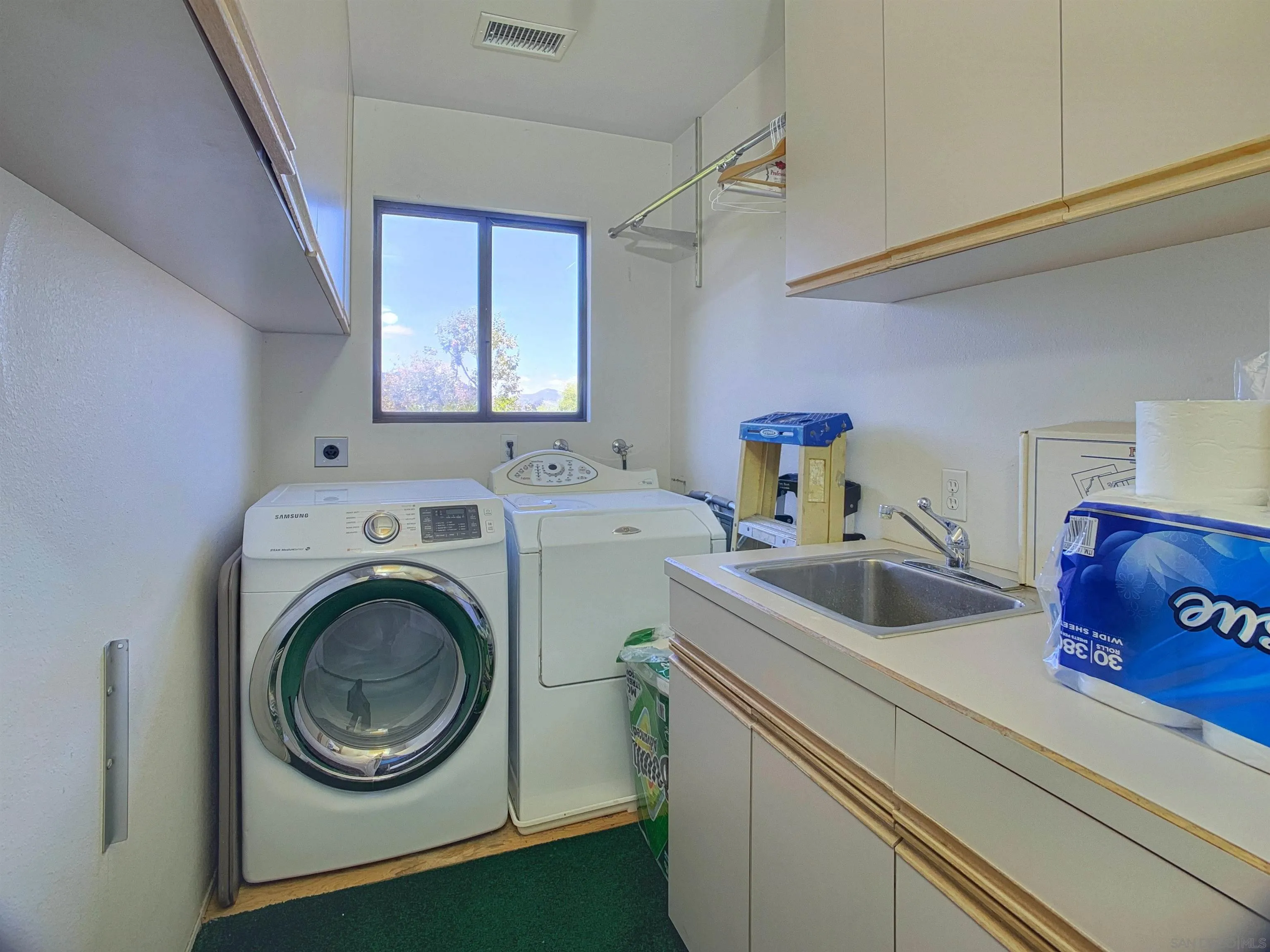 https://cdn.realtyfeed.com/cdn/127/260020166/e74f170ce867f9d7d8073e24934801b0.webp