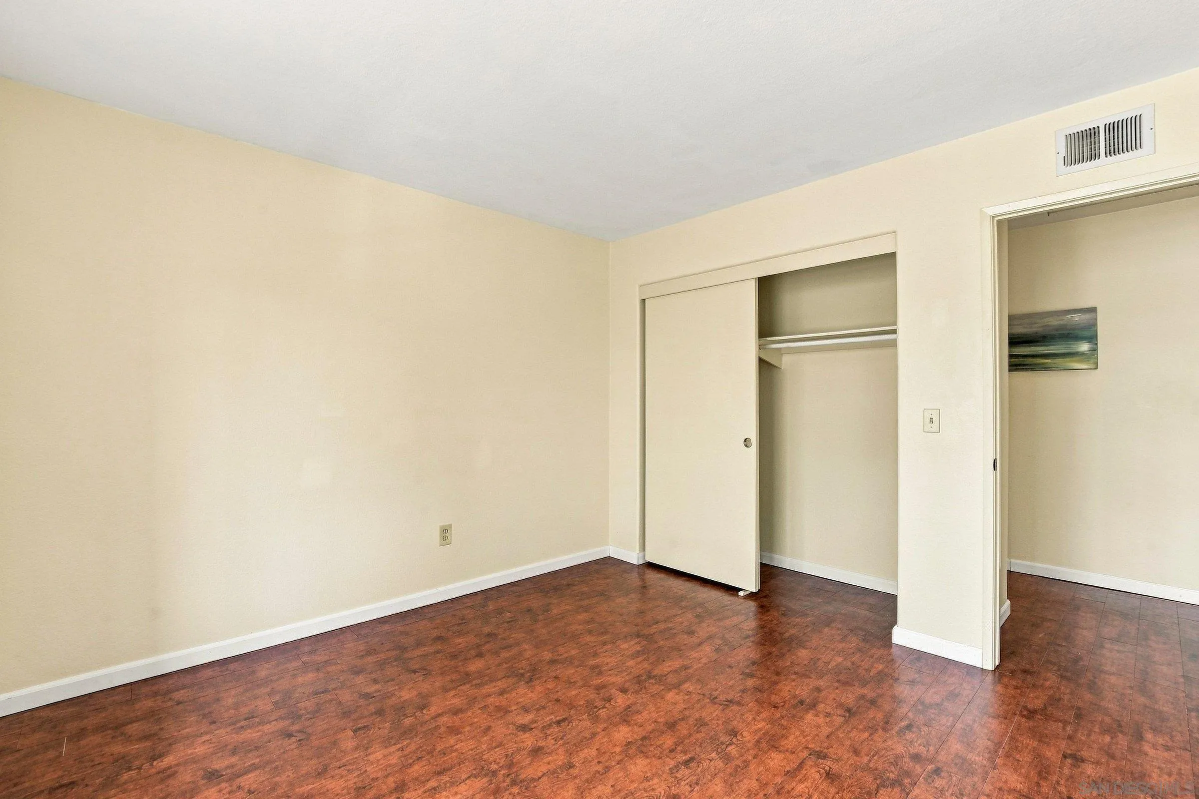https://cdn.realtyfeed.com/cdn/127/260020170/28cf5fbffa36ad1587a8bb2c9128ab49.webp