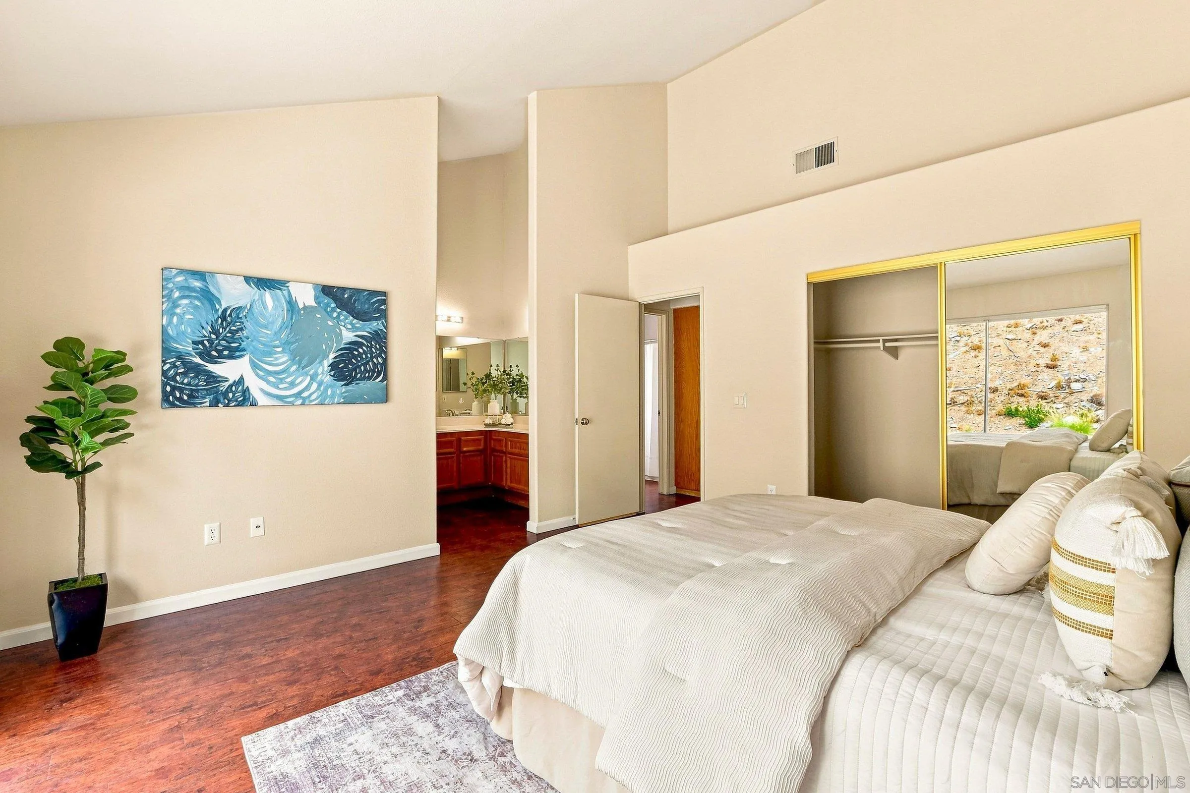 https://cdn.realtyfeed.com/cdn/127/260020170/7052003de5da0bf1b0a3d7d7e9fbe757.webp