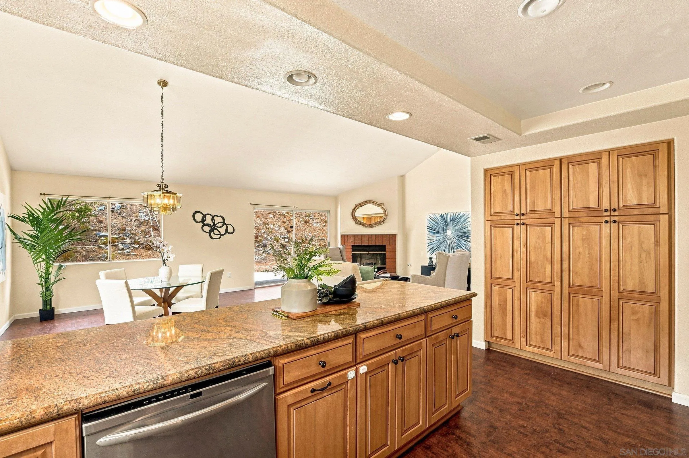 https://cdn.realtyfeed.com/cdn/127/260020170/77995d2a78bbe57aa473bb9607e363ff.webp