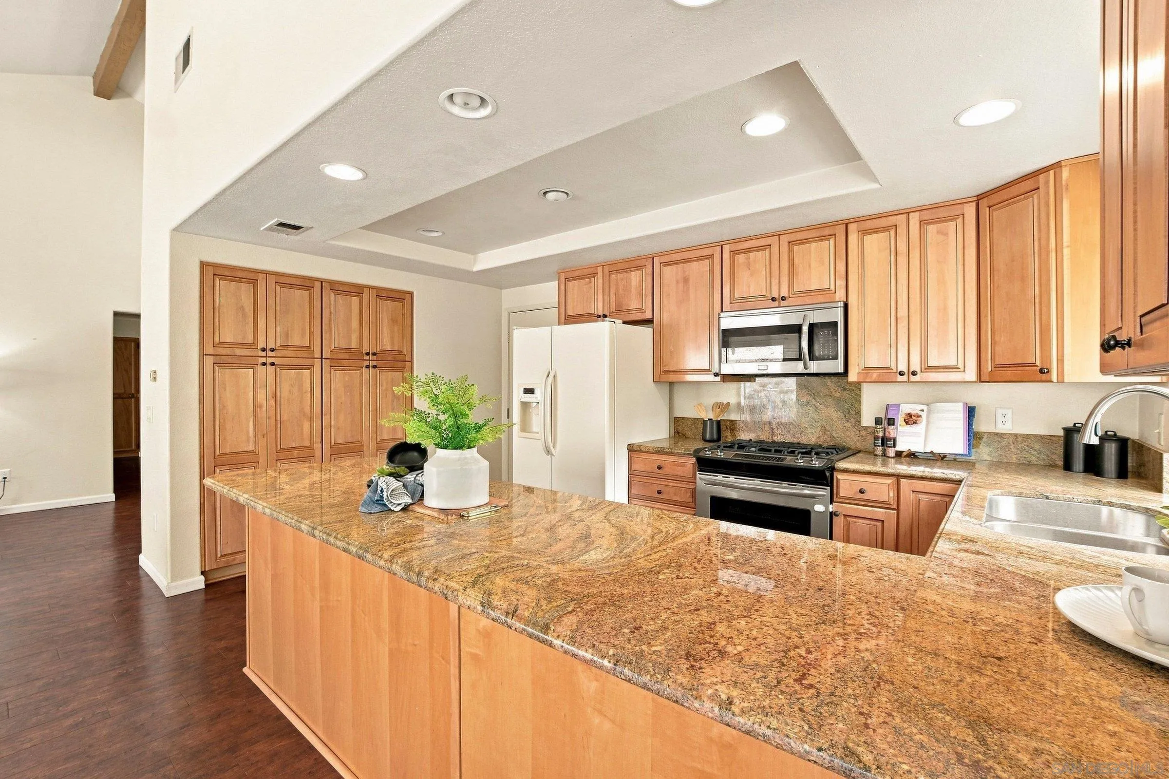 https://cdn.realtyfeed.com/cdn/127/260020170/9e9a370d56869a2a053c79d7ea8fad1d.webp