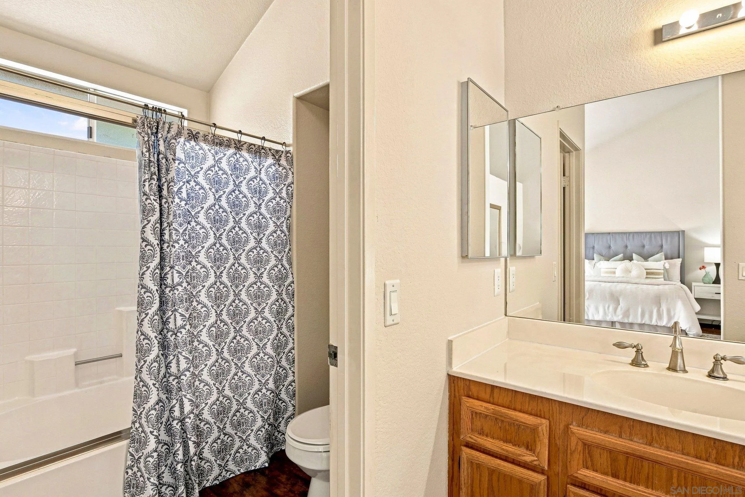 https://cdn.realtyfeed.com/cdn/127/260020170/c7c31c77c80e127bd063626b076c0ec8.webp