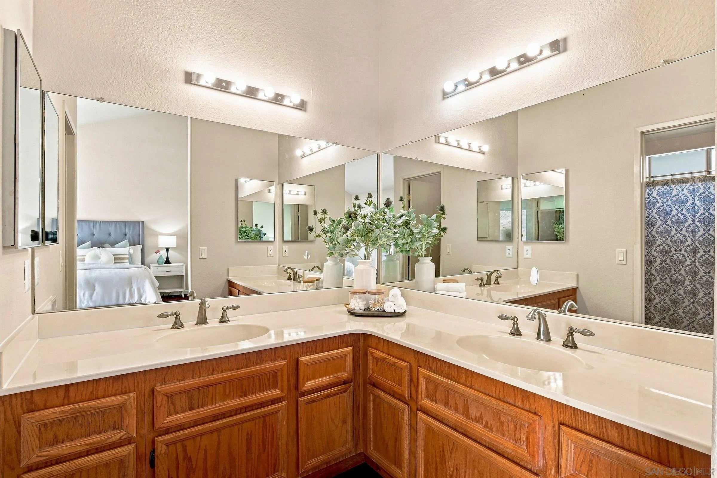 https://cdn.realtyfeed.com/cdn/127/260020170/ef8c81f3c630f1c1319972ea10e48360.webp