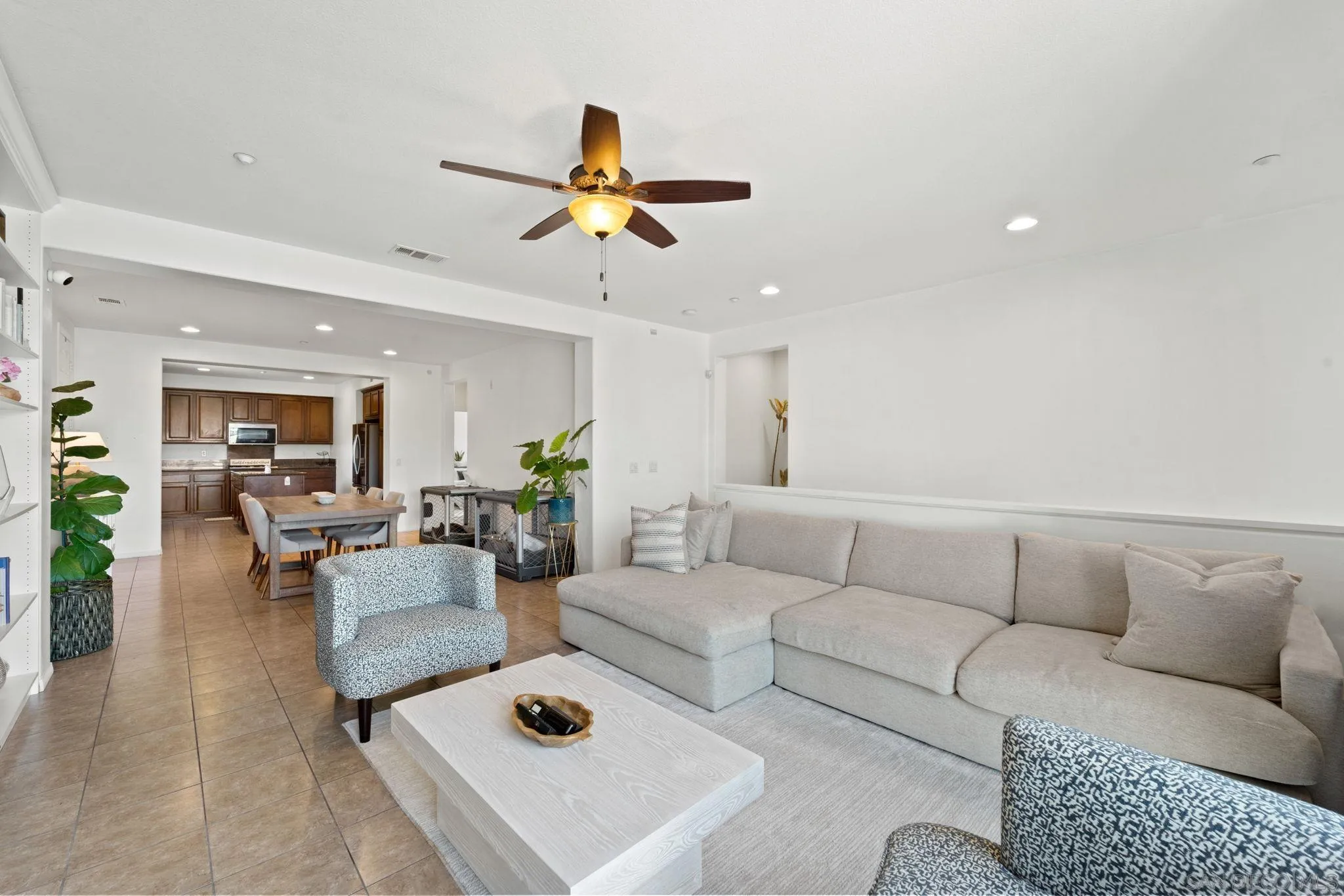 https://cdn.realtyfeed.com/cdn/127/260020175/31d55e161bfbefafccac5c712ccdaf47.webp