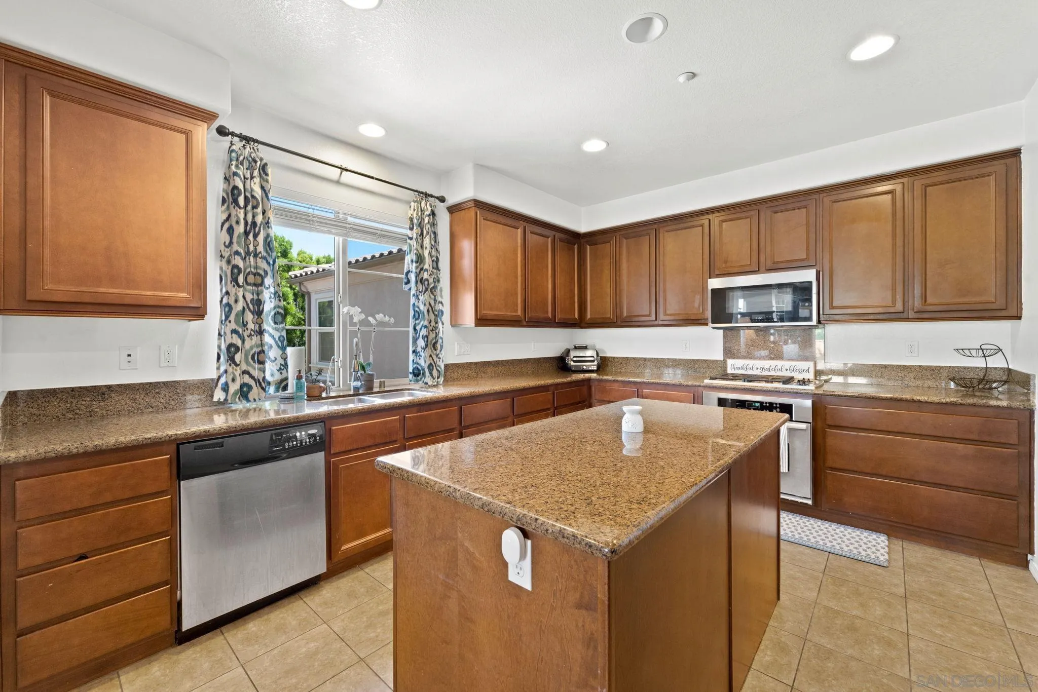 Photo #7: 260020175 Listing: Photo #7