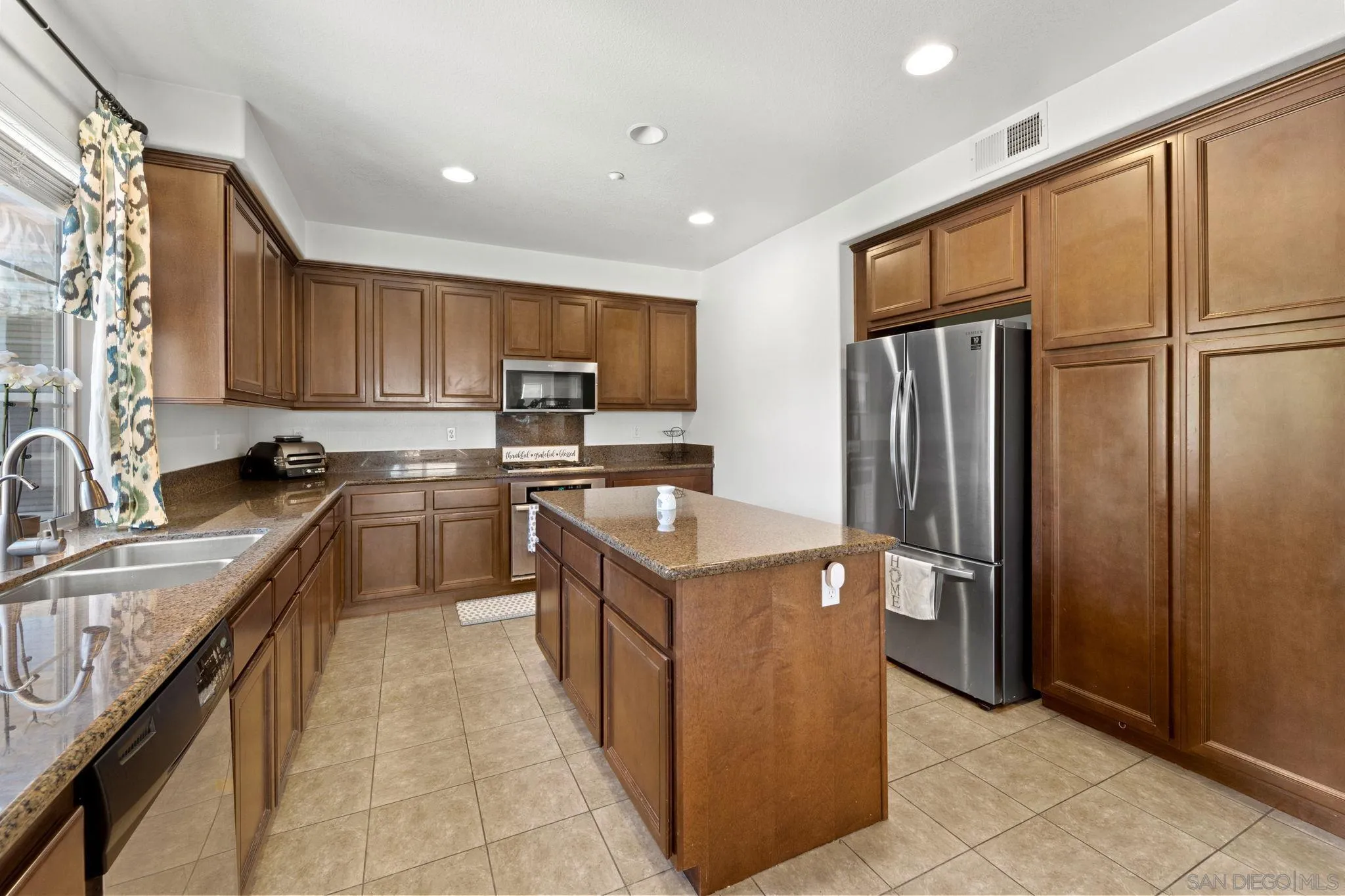 Photo #9: 260020175 Listing: Photo #9