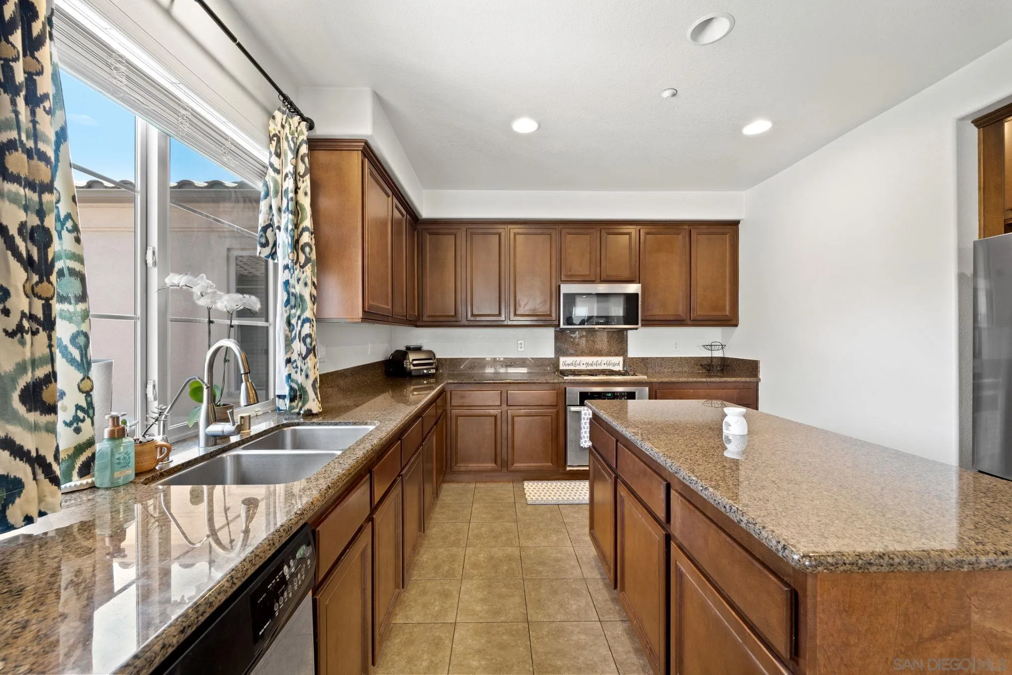 https://cdn.realtyfeed.com/cdn/127/260020175/940e230c6594e024f96d155cb2eb4886.webp