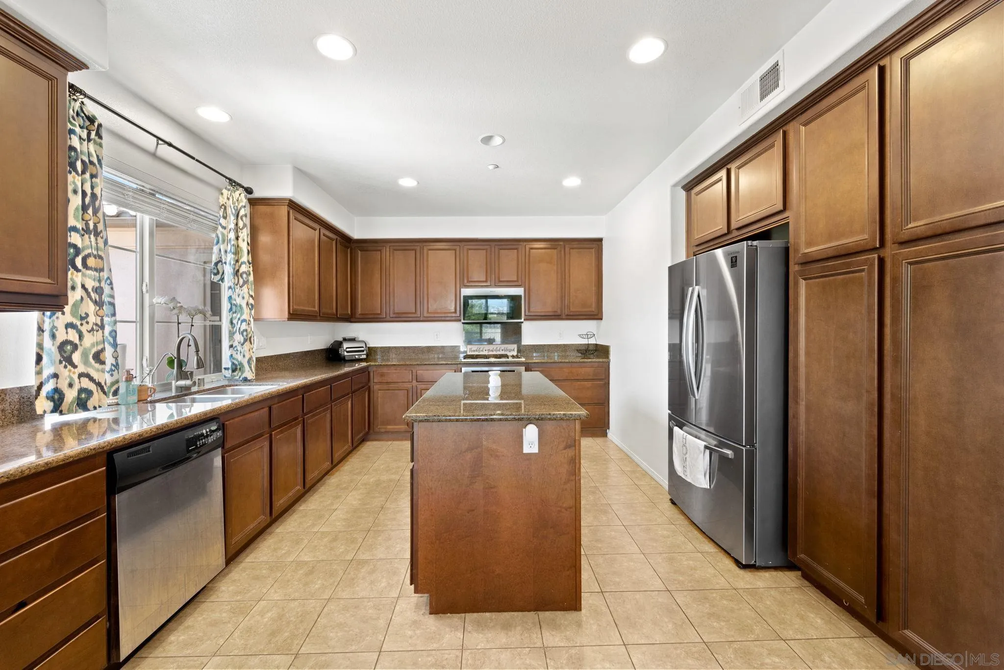 Photo #8: 260020175 Listing: Photo #8