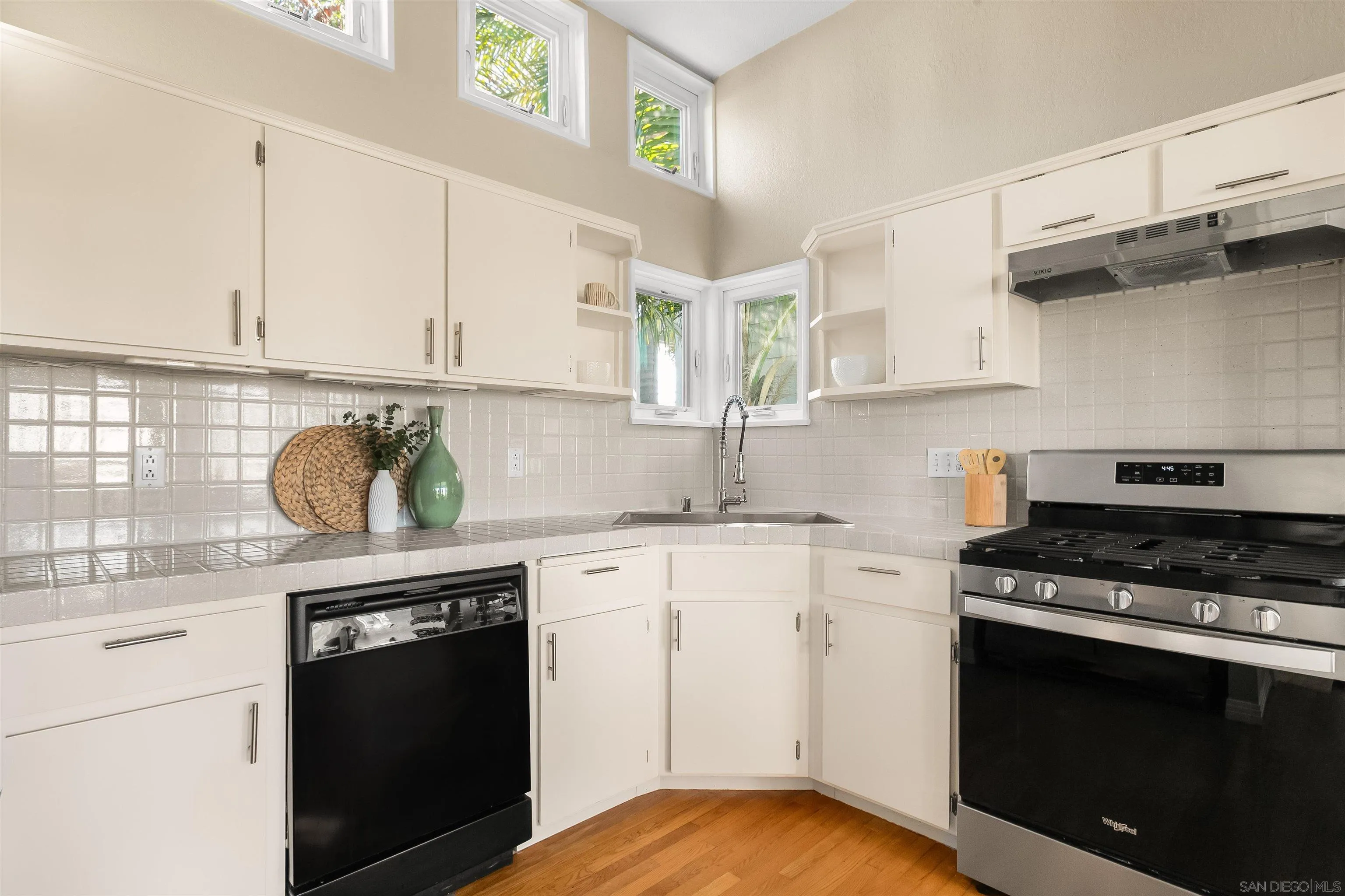 https://cdn.realtyfeed.com/cdn/127/260020182/418cc8d16f658ebc530825c8ef65a86c.webp